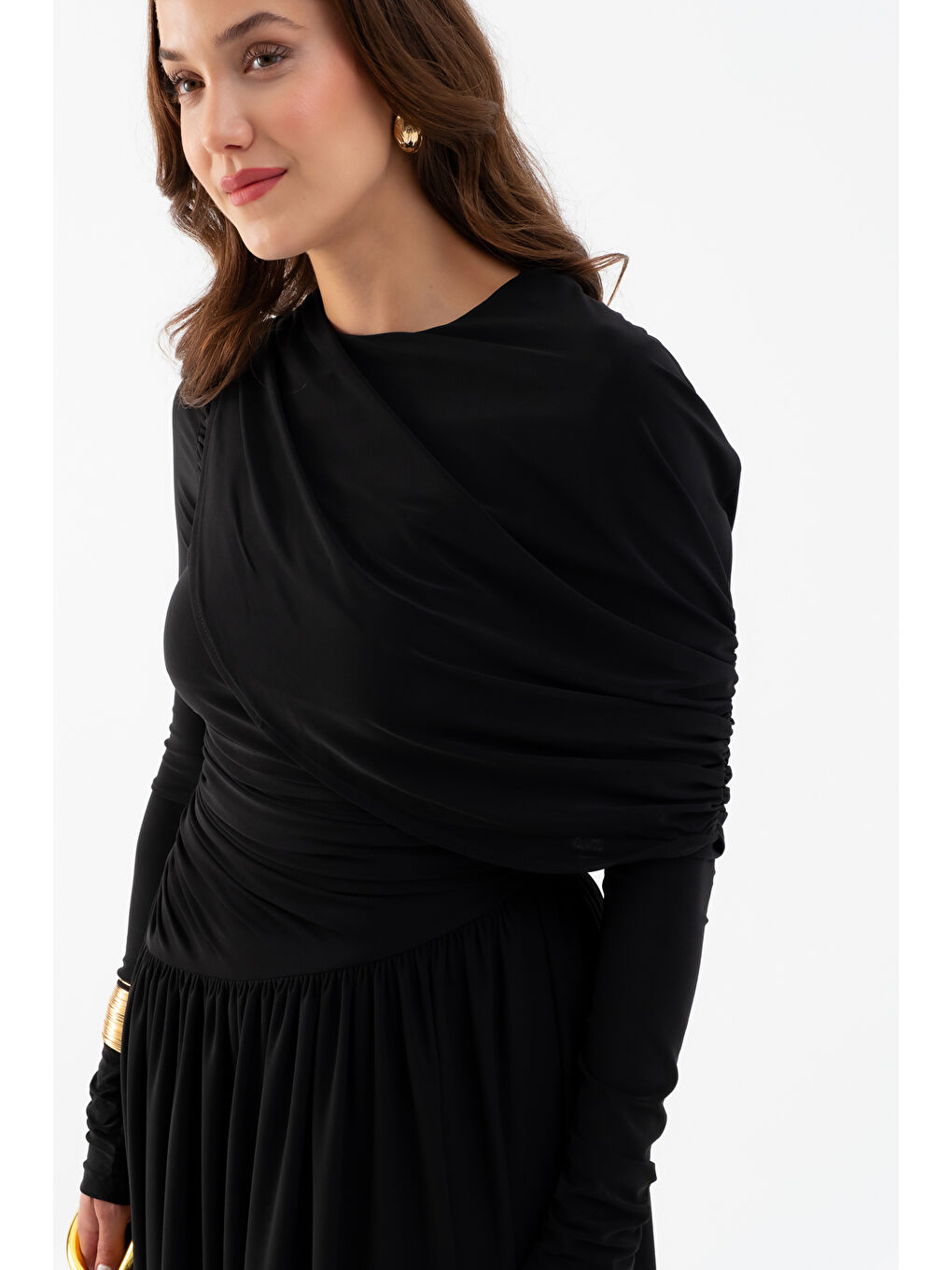 Kadın Siyah Omuz Parçalı Çapraz Büzgülü Uzun Elbise-4