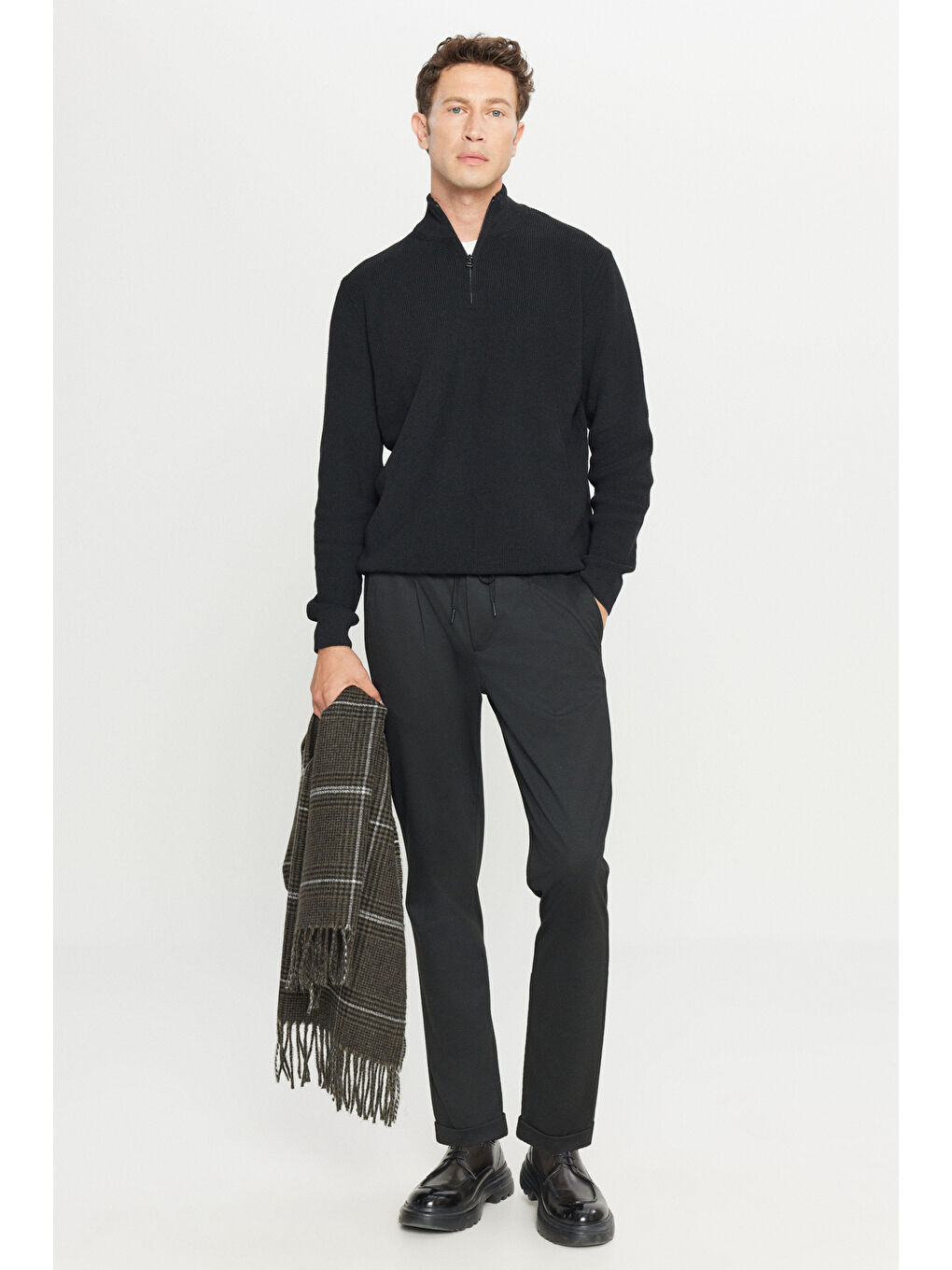 Erkek Siyah Pamuklu Standart Fit Normal Kesim Bato Yaka Jakarlı Triko Kazak-1