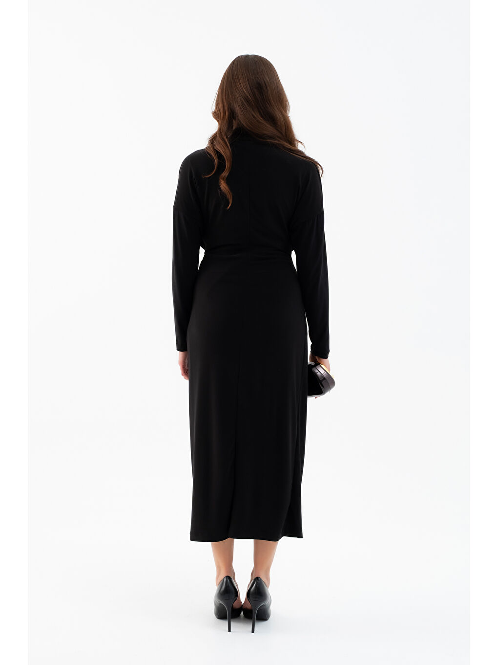 Kadın Siyah Büzgülü Aksesuar Detaylı Midi Elbise-5