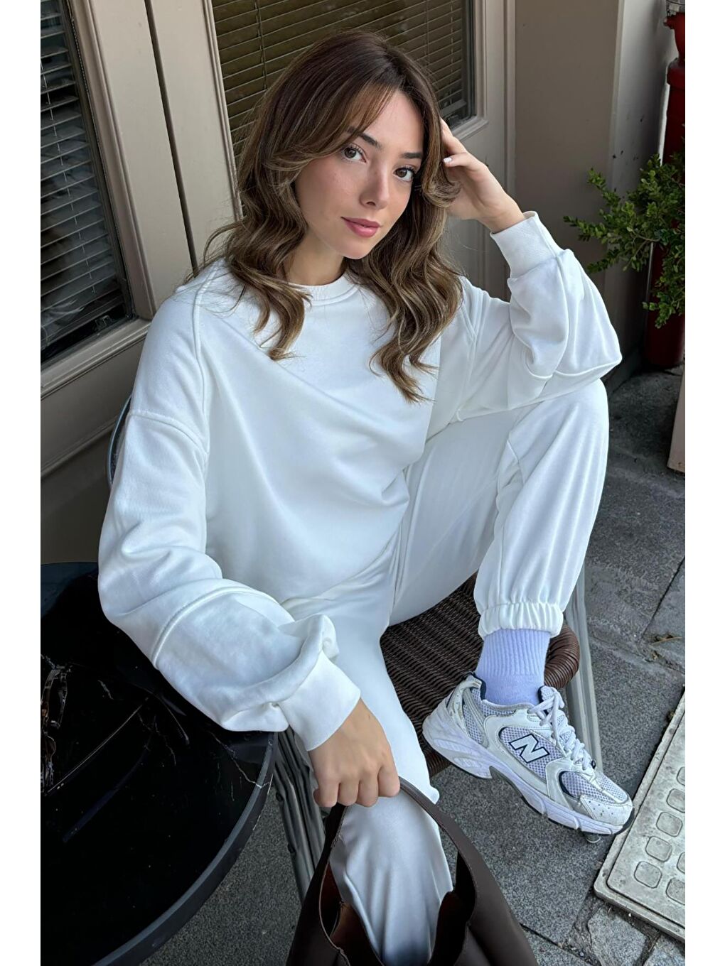 Beyaz Bisiklet Yaka Arma Detaylı Kadın Eşofman Takımı Mg2186-1