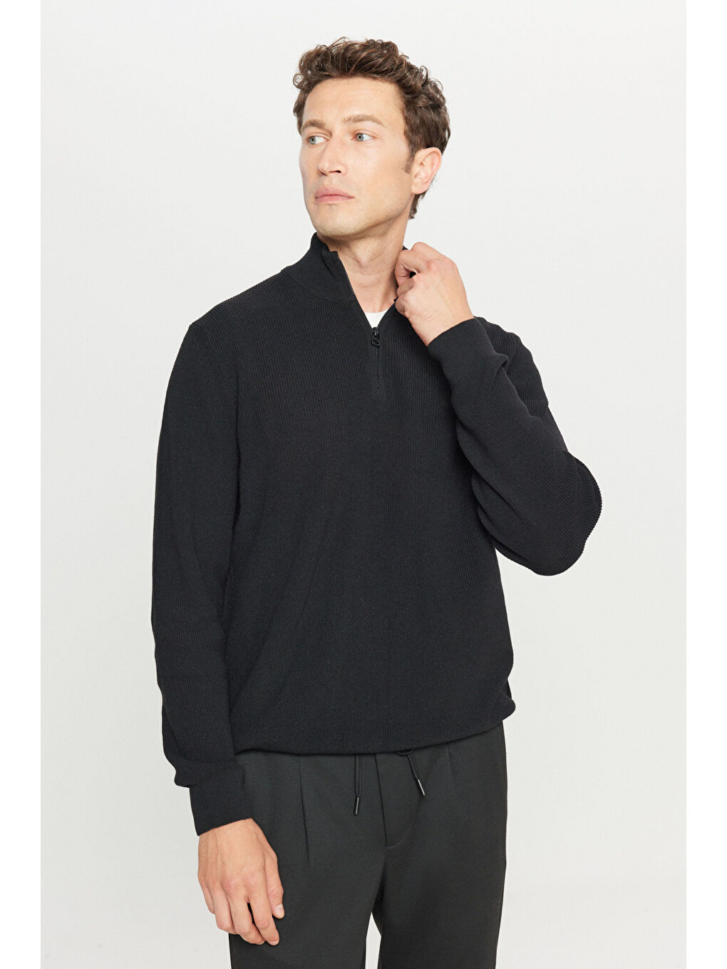 Erkek Siyah Pamuklu Standart Fit Normal Kesim Bato Yaka Jakarlı Triko Kazak-2