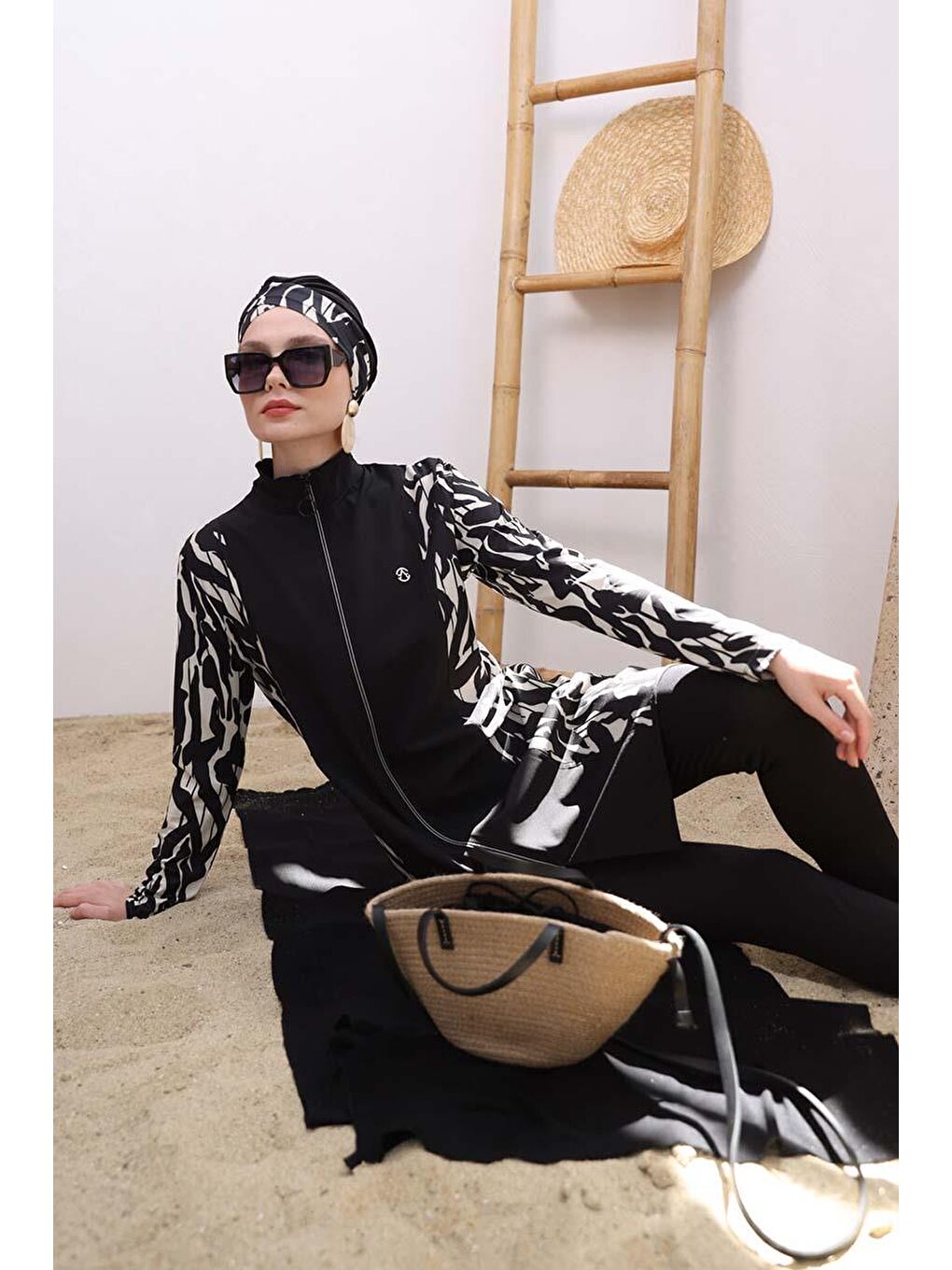 Siyah-Dört Parçalı Beli Büzgülü Tesettür Mayo