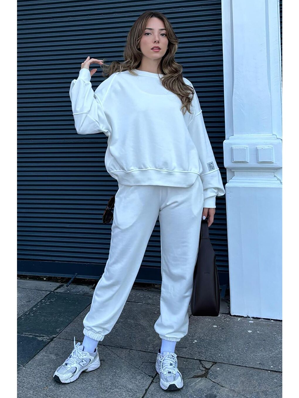 Beyaz Bisiklet Yaka Arma Detaylı Kadın Eşofman Takımı Mg2186-2