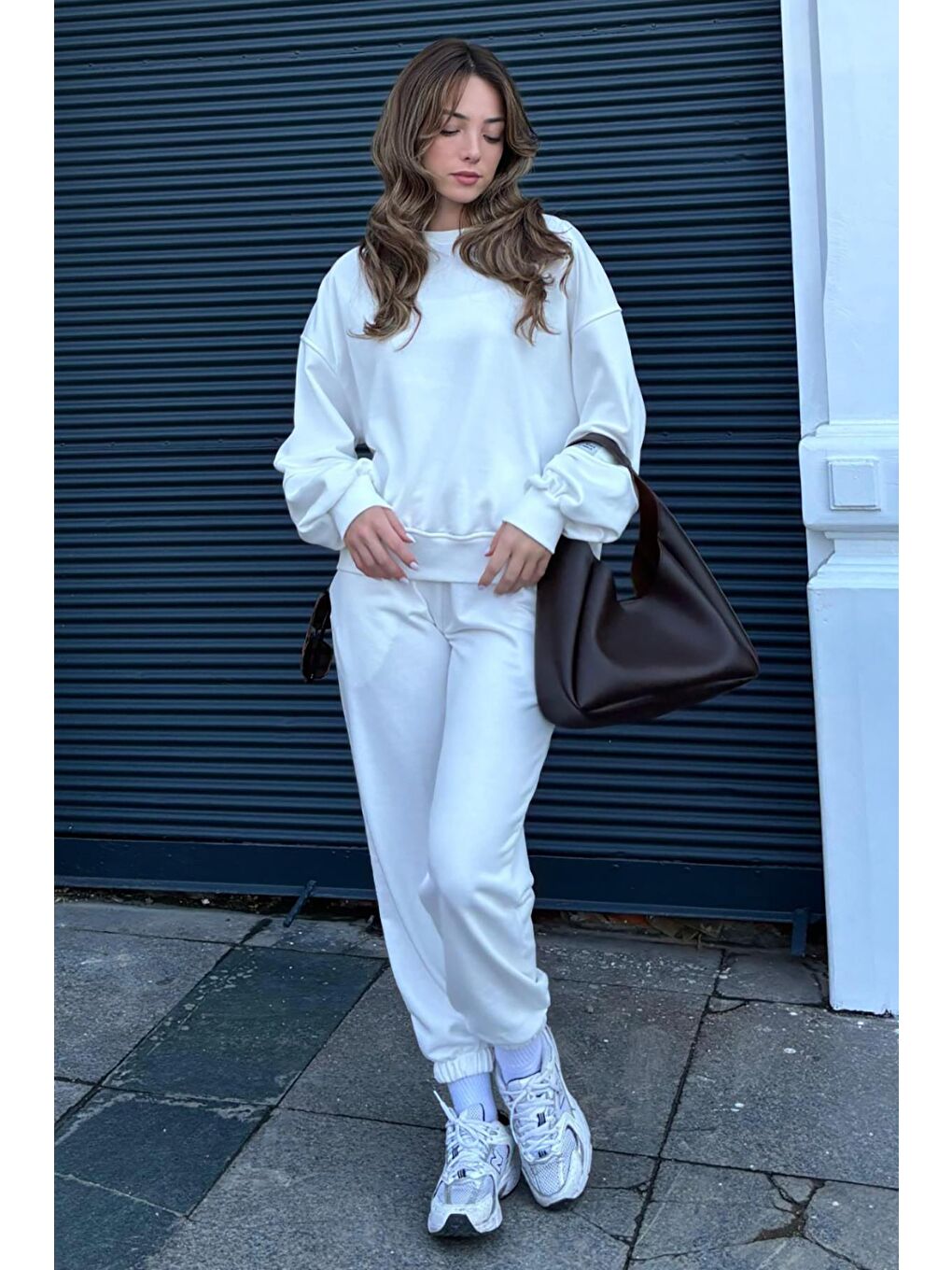 Beyaz Bisiklet Yaka Arma Detaylı Kadın Eşofman Takımı Mg2186-3