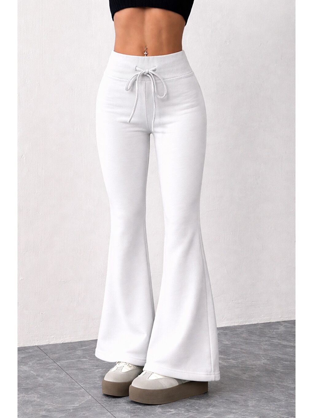 Beyaz Kadın Yüksek Bel Flare Paça Eşofman Altı – 2 İplik Kumaş, Toparlayıcı, İspanyol Paça-4