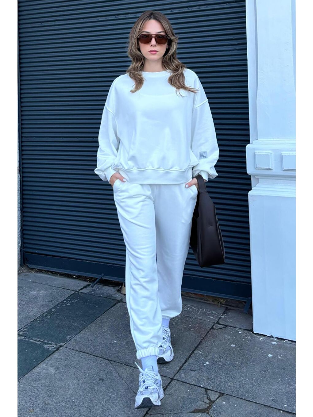 Beyaz Bisiklet Yaka Arma Detaylı Kadın Eşofman Takımı Mg2186-4