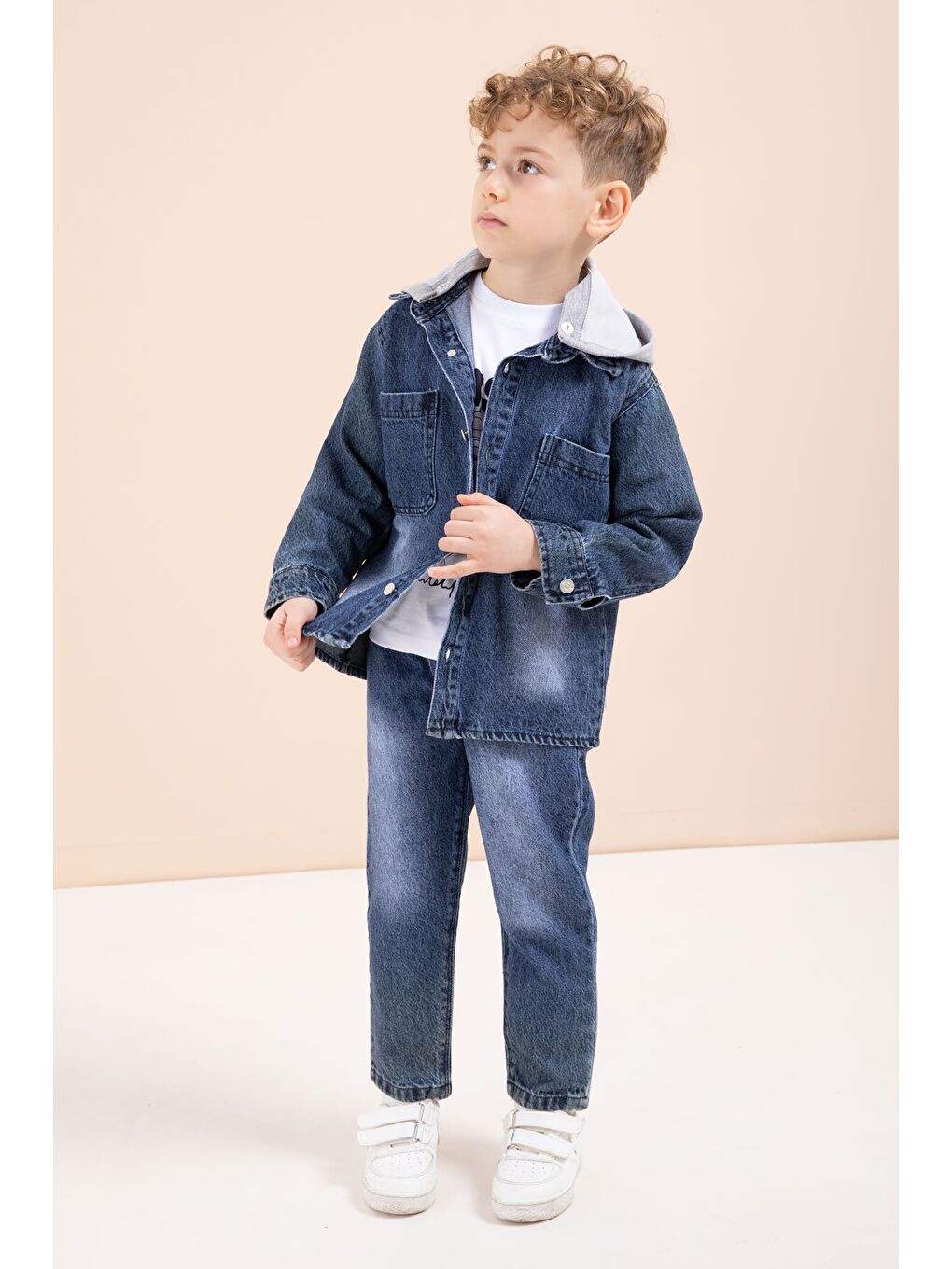 Lacivert Kapüşonlu Jean Ceketli Pantolonlu Erkek Çocuk Baskılı Tişörtlü 3lü Takım 23617-1