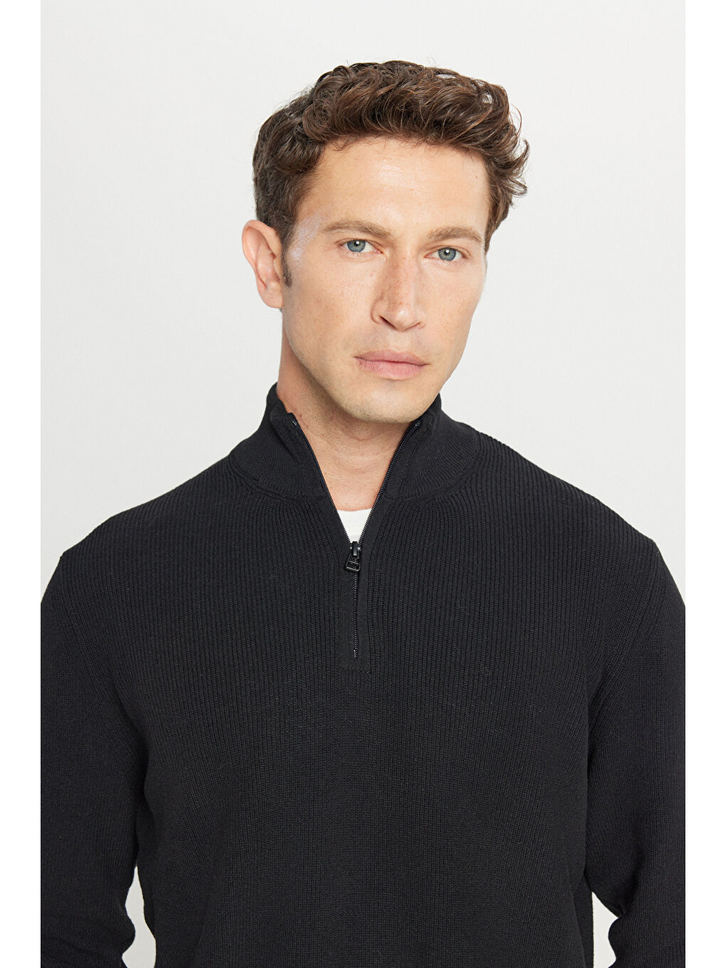 Erkek Siyah Pamuklu Standart Fit Normal Kesim Bato Yaka Jakarlı Triko Kazak-3