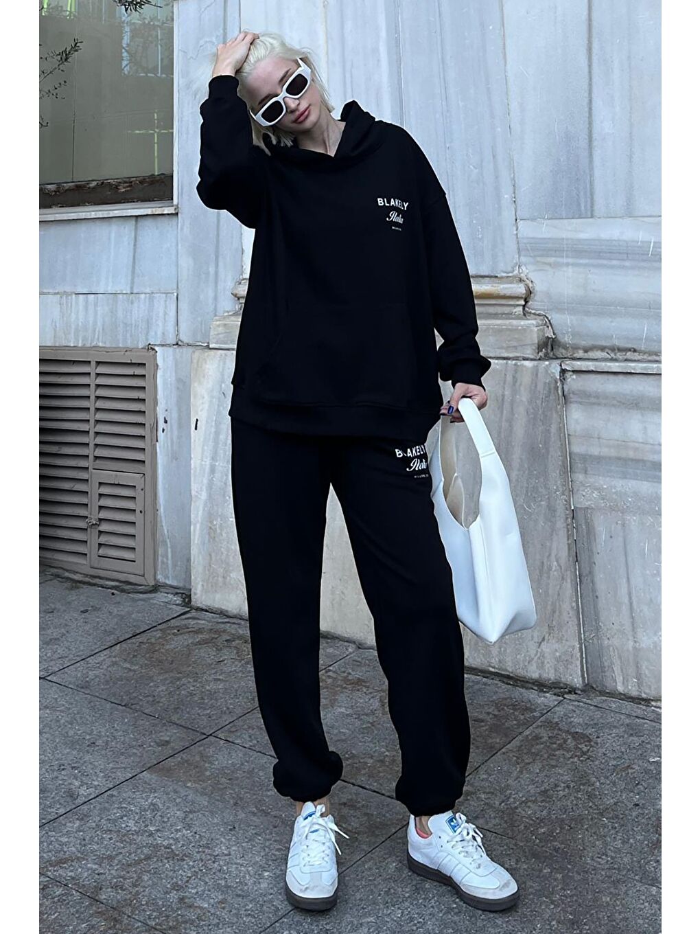 Siyah Kapüşonlu Sırt Baskılı Kadın Eşofman Takımı Mg2187-2