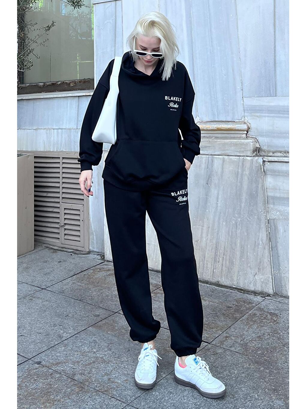 Siyah Kapüşonlu Sırt Baskılı Kadın Eşofman Takımı Mg2187-3