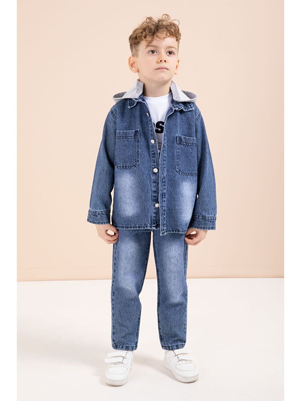 Mavi Kapüşonlu Jean Ceketli Pantolonlu Erkek Çocuk Baskılı Tişörtlü 3lü Takım 23616-1