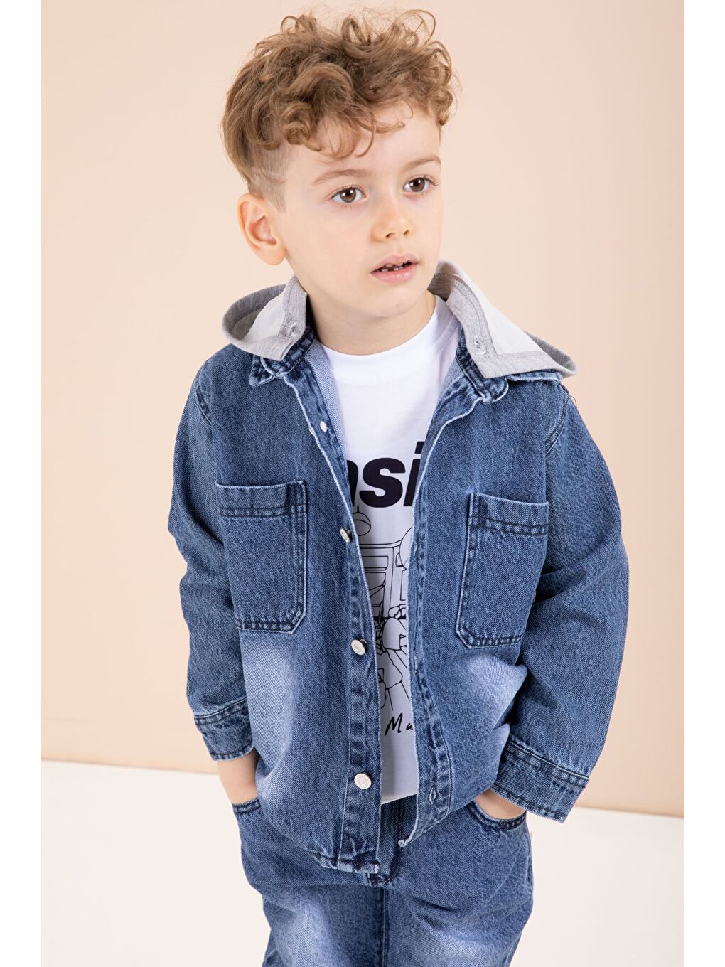 Mavi Kapüşonlu Jean Ceketli Pantolonlu Erkek Çocuk Baskılı Tişörtlü 3lü Takım 23616-3