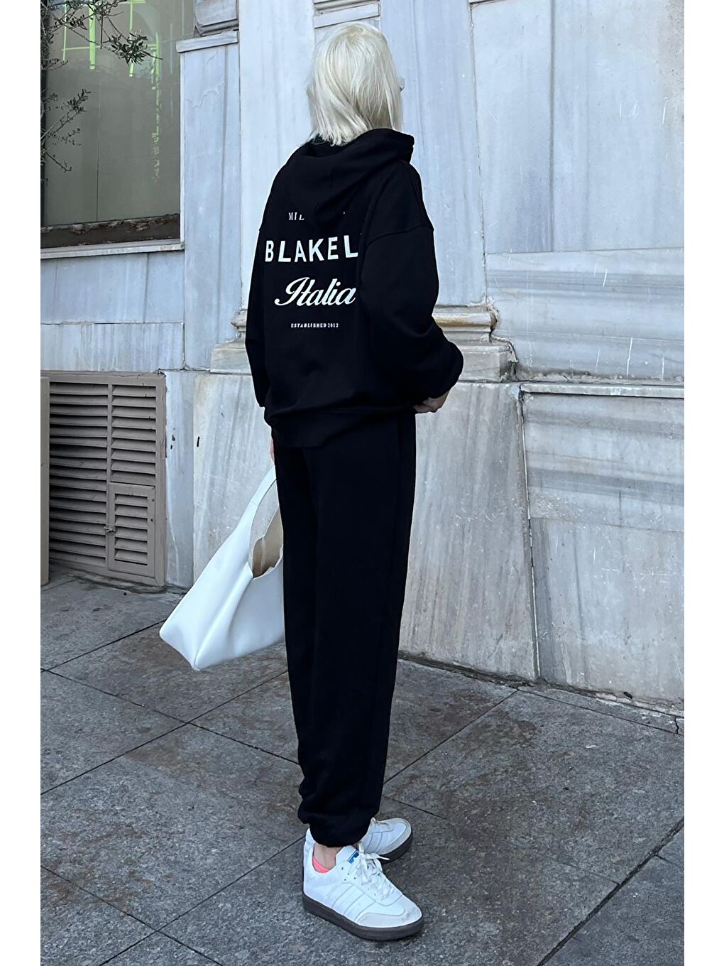 Siyah Kapüşonlu Sırt Baskılı Kadın Eşofman Takımı Mg2187-4