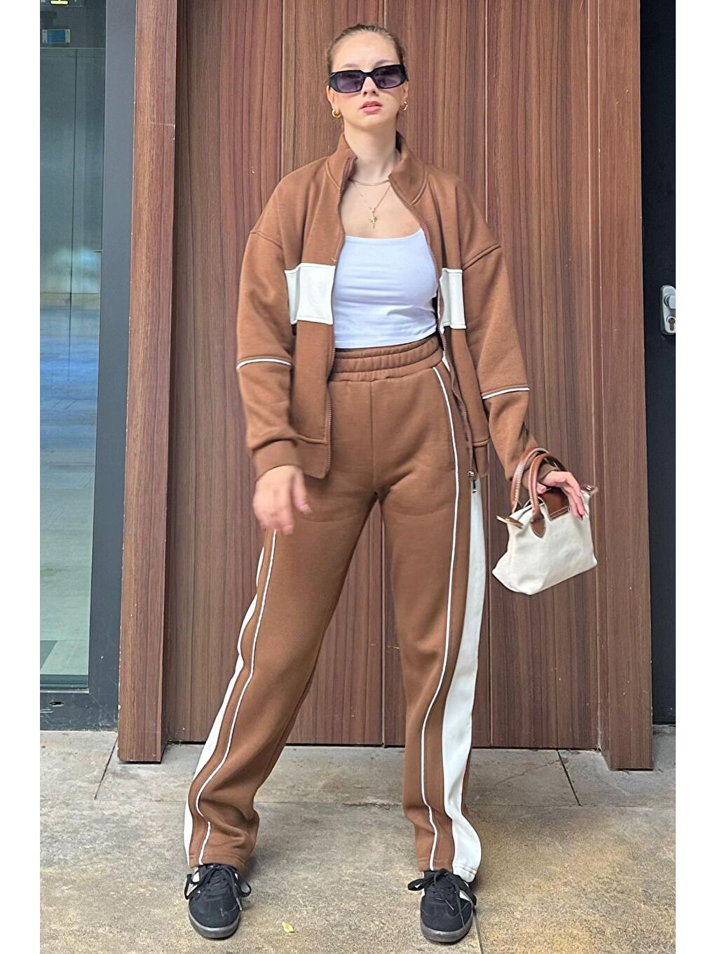 Kahverengi Dik Yaka Fermuarlı Şeritli Eşofman Takımı Mg2216-4