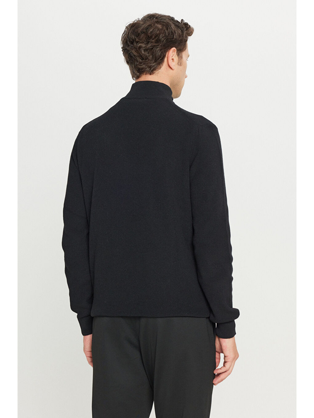 Erkek Siyah Pamuklu Standart Fit Normal Kesim Bato Yaka Jakarlı Triko Kazak-4