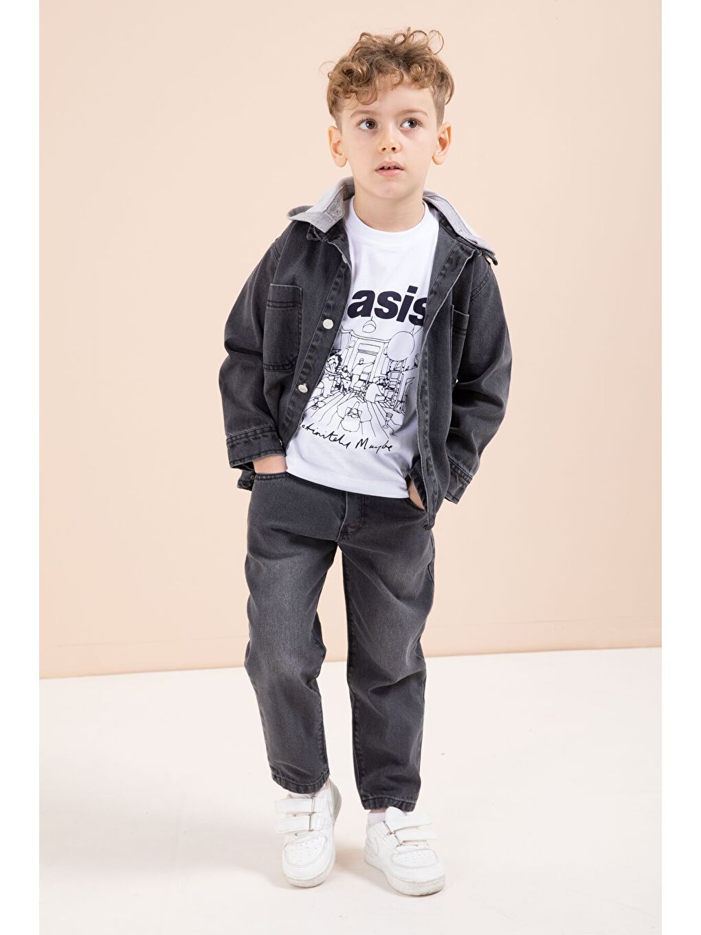 Siyah Kapüşonlu Jean Ceketli Pantolonlu Erkek Çocuk Baskılı Tişörtlü 3lü Takım 23615-2