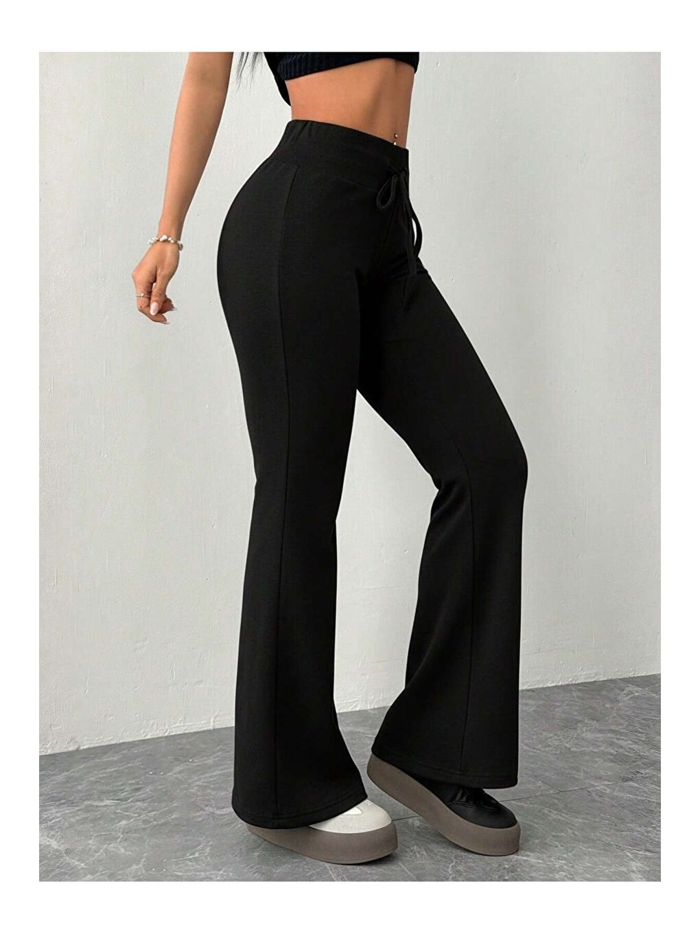 Siyah Kadın Yüksek Bel Flare Paça Eşofman Altı – 2 İplik Kumaş, Toparlayıcı, İspanyol Paça-1