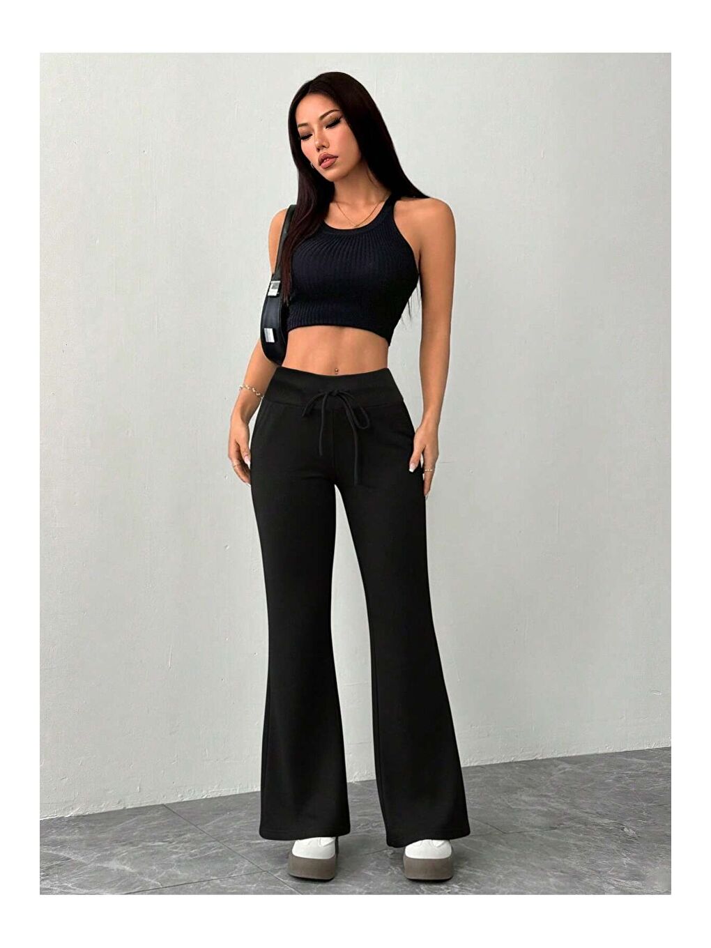 Siyah Kadın Yüksek Bel Flare Paça Eşofman Altı – 2 İplik Kumaş, Toparlayıcı, İspanyol Paça-2