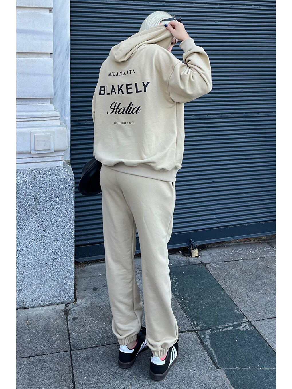 Bej Kapüşonlu Sırt Baskılı Kadın Eşofman Takımı Mg2187-1