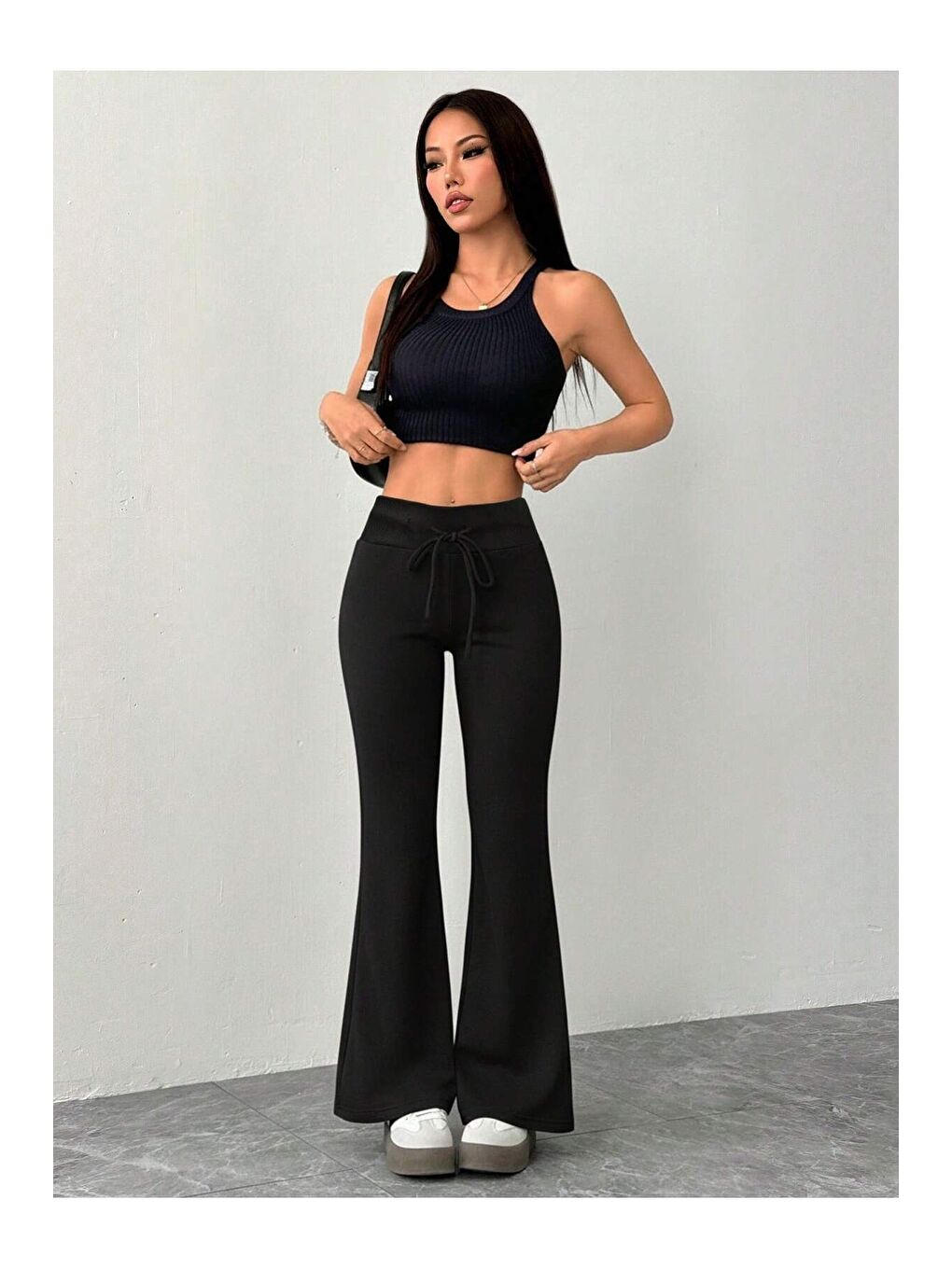 Siyah Kadın Yüksek Bel Flare Paça Eşofman Altı – 2 İplik Kumaş, Toparlayıcı, İspanyol Paça-4