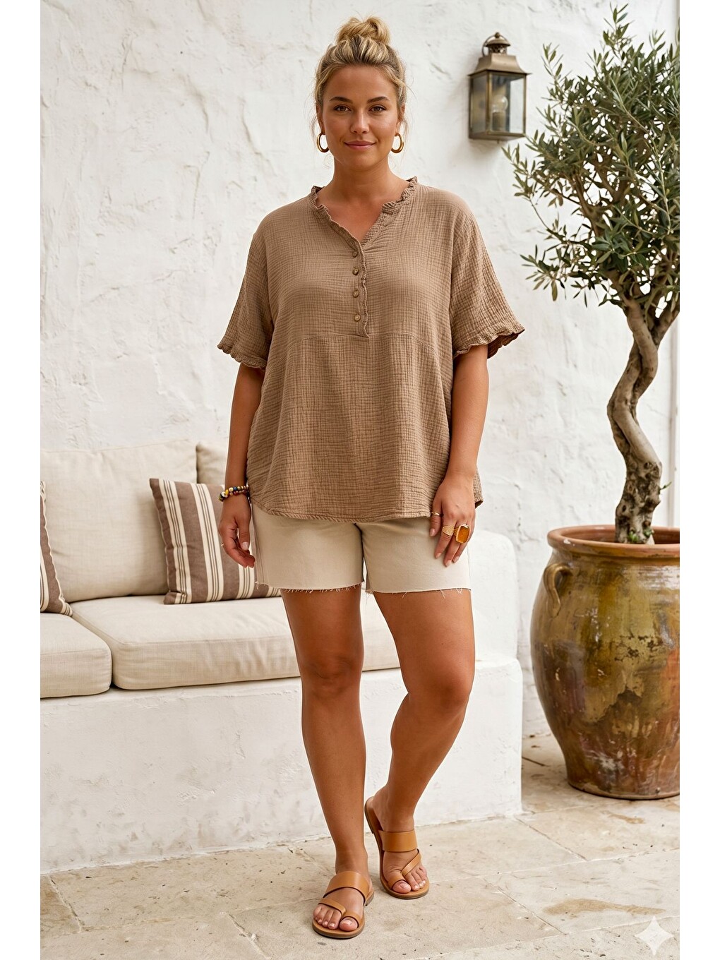 Kahverengi Camel V Yaka Kısa Kol Düğmeli Yaka Ve Kolucu Fırfırlı Casual Müslin Oversize Dokuma Bluz 77 70-2