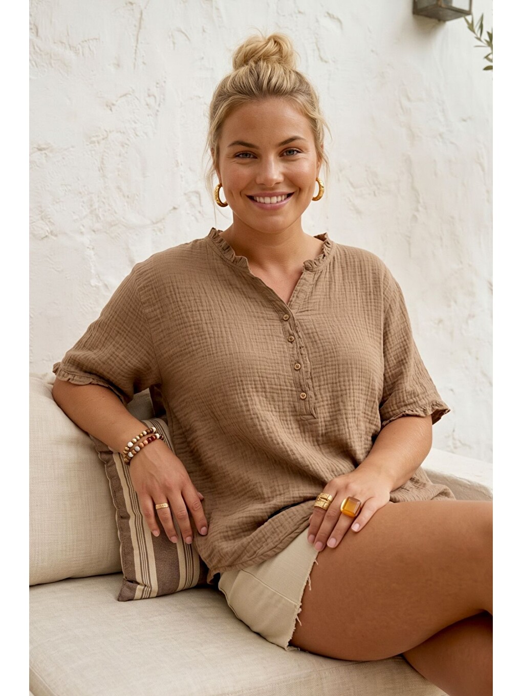 Kahverengi Camel V Yaka Kısa Kol Düğmeli Yaka Ve Kolucu Fırfırlı Casual Müslin Oversize Dokuma Bluz 77 70-3