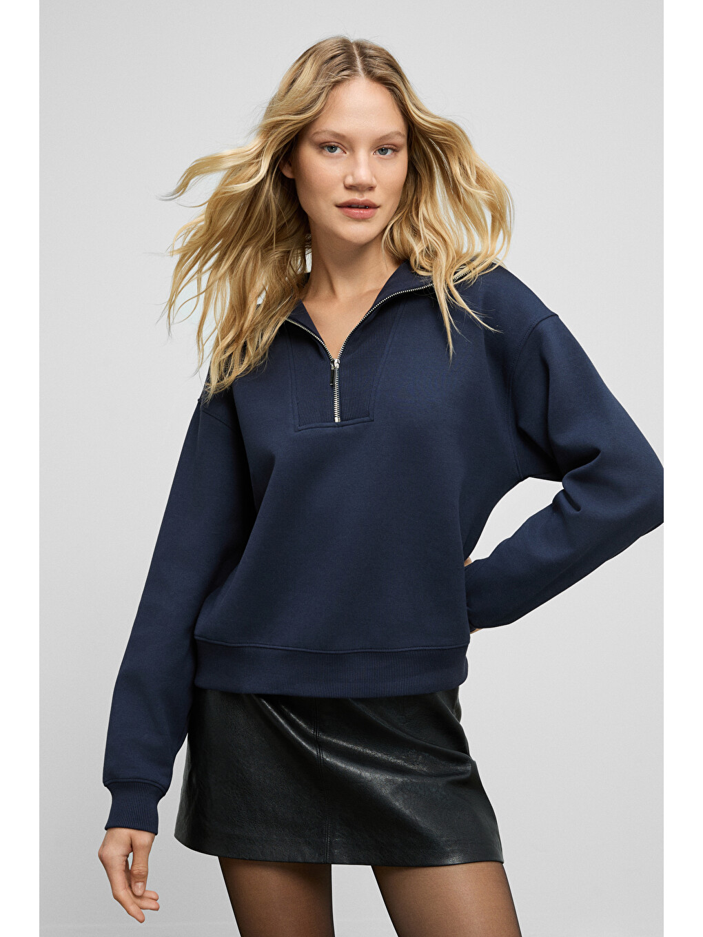 Endora Kadın Yumuşak Polarlı Kumaşlı Yakası Fermuarlı Regular Lacivert Sweatshirt-1