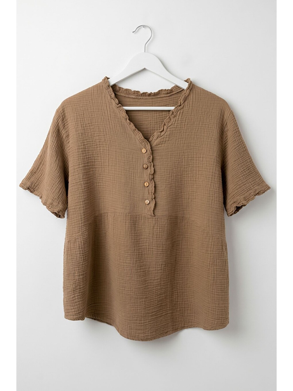 Kahverengi Camel V Yaka Kısa Kol Düğmeli Yaka Ve Kolucu Fırfırlı Casual Müslin Oversize Dokuma Bluz 77 70-6