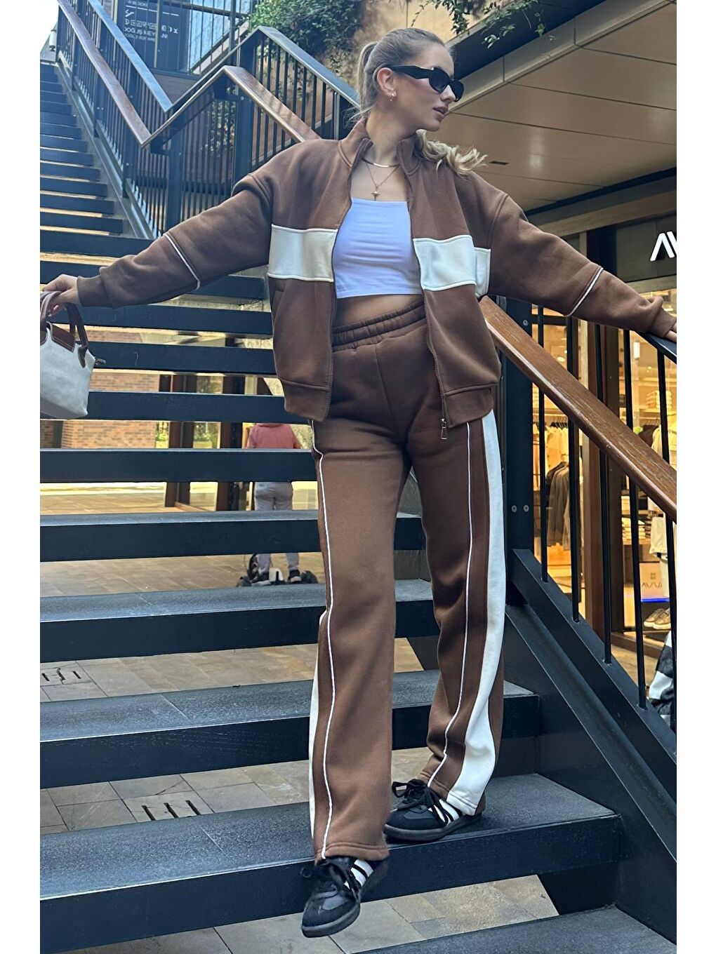 Kahverengi Dik Yaka Fermuarlı Şeritli Eşofman Takımı Mg2216-8