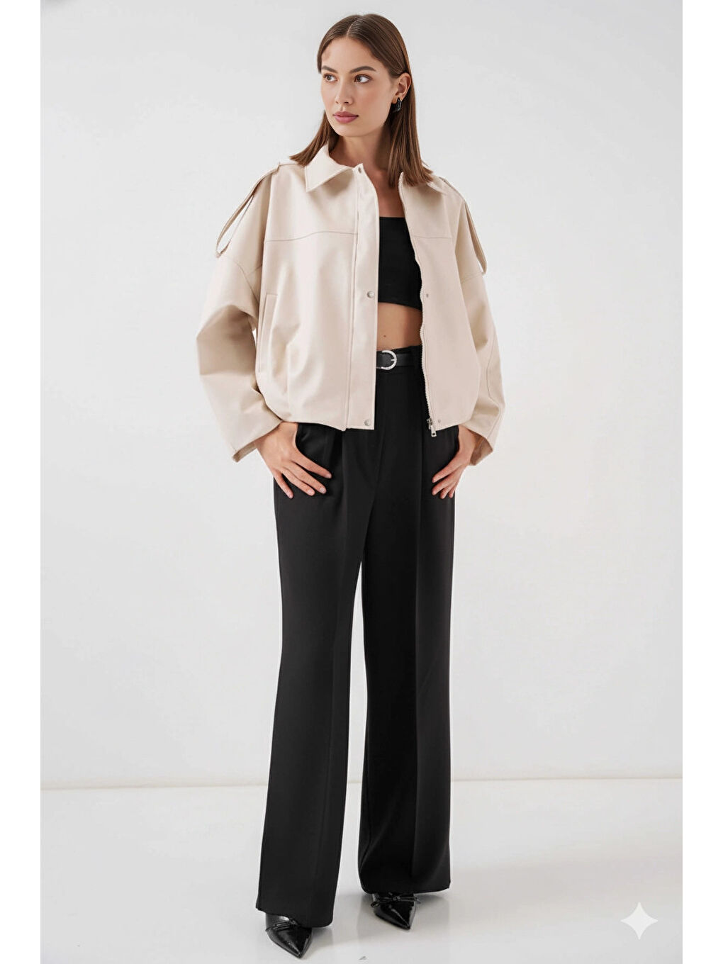 Kadın Ekru Oversize Fermuarlı ve Düğmeli Yandan Cepli Suni Deri Ceket HZL25W-BD110551-3