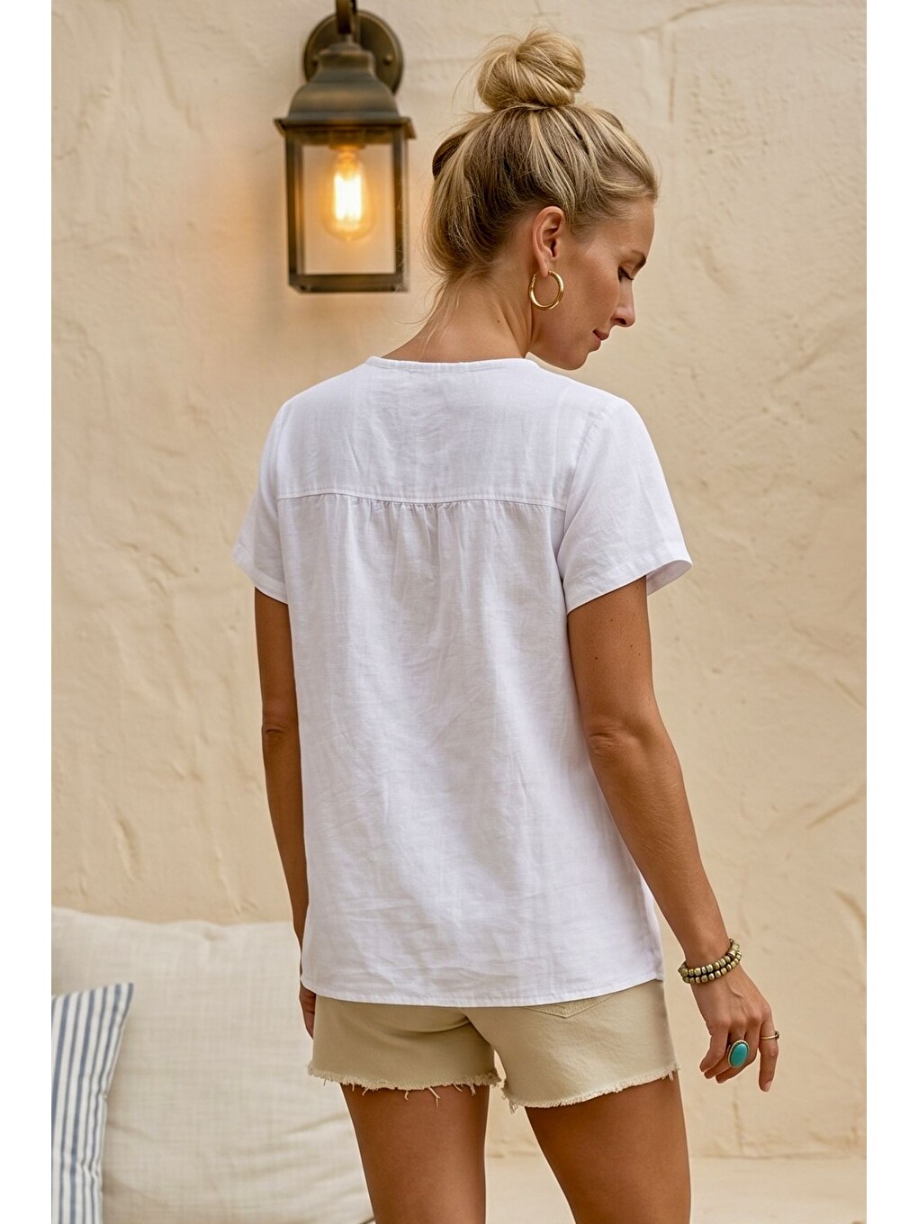 Beyaz V Yaka Kısa Kol Düğmeli Süzene Nakışlı Casual Pamuklu Oversize Dokuma Bluz 68 55-4