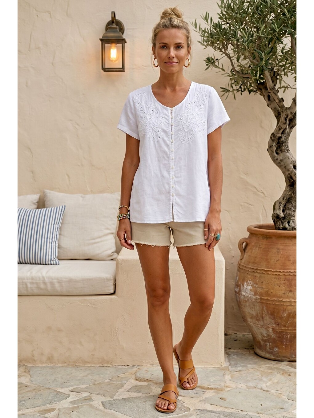 Beyaz V Yaka Kısa Kol Düğmeli Süzene Nakışlı Casual Pamuklu Oversize Dokuma Bluz 68 55-6
