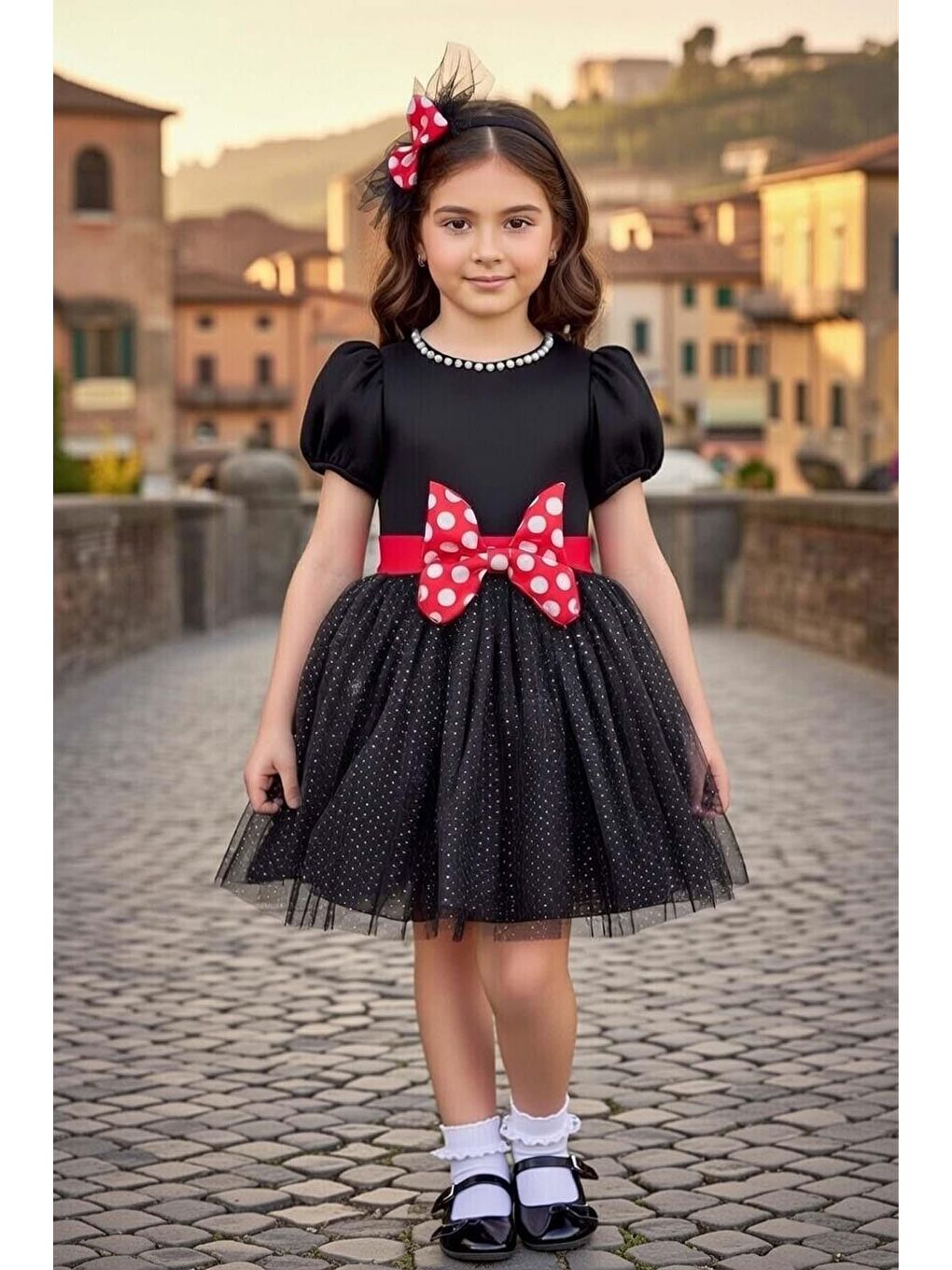 Kız Çocuk Bisiklet Yaka ve İnci İşlemeli Eteği Astarlı ve Simli Siyah Abiye