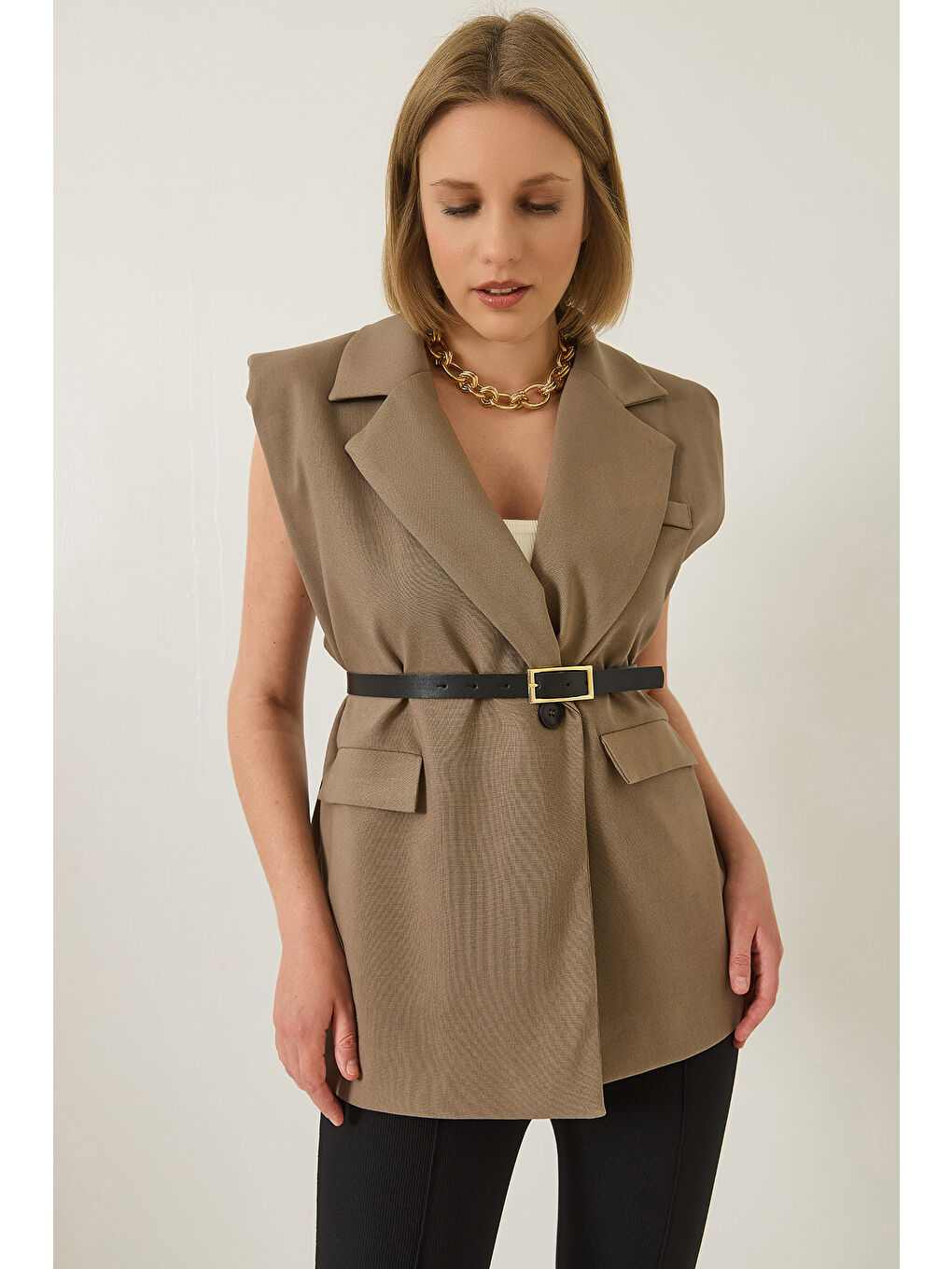 Bej Kadın Cep Detaylı Kemerli Vatkalı Oversize Astarlı Blazer Yelek