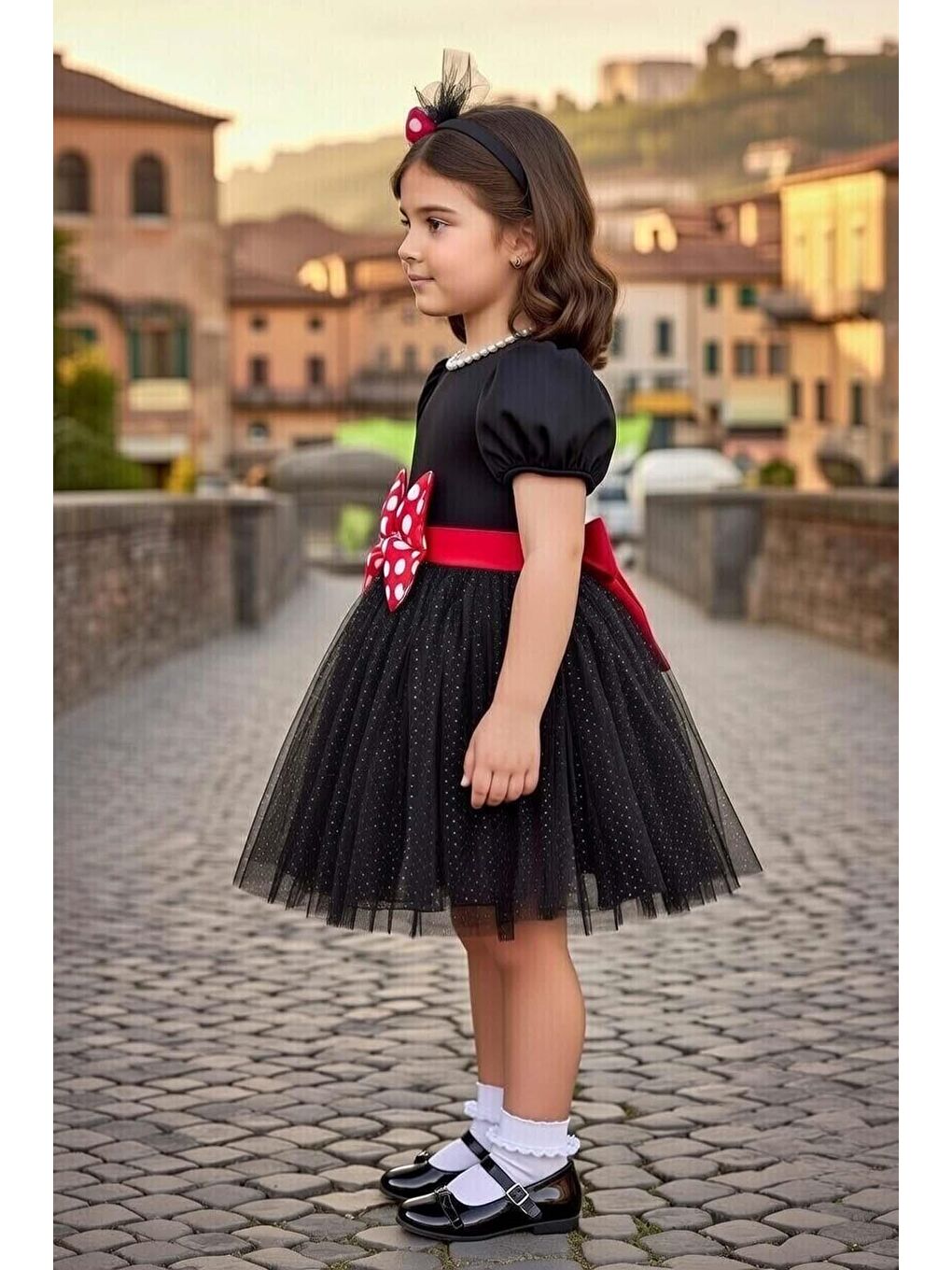 Kız Çocuk Bisiklet Yaka ve İnci İşlemeli Eteği Astarlı ve Simli Siyah Abiye-1