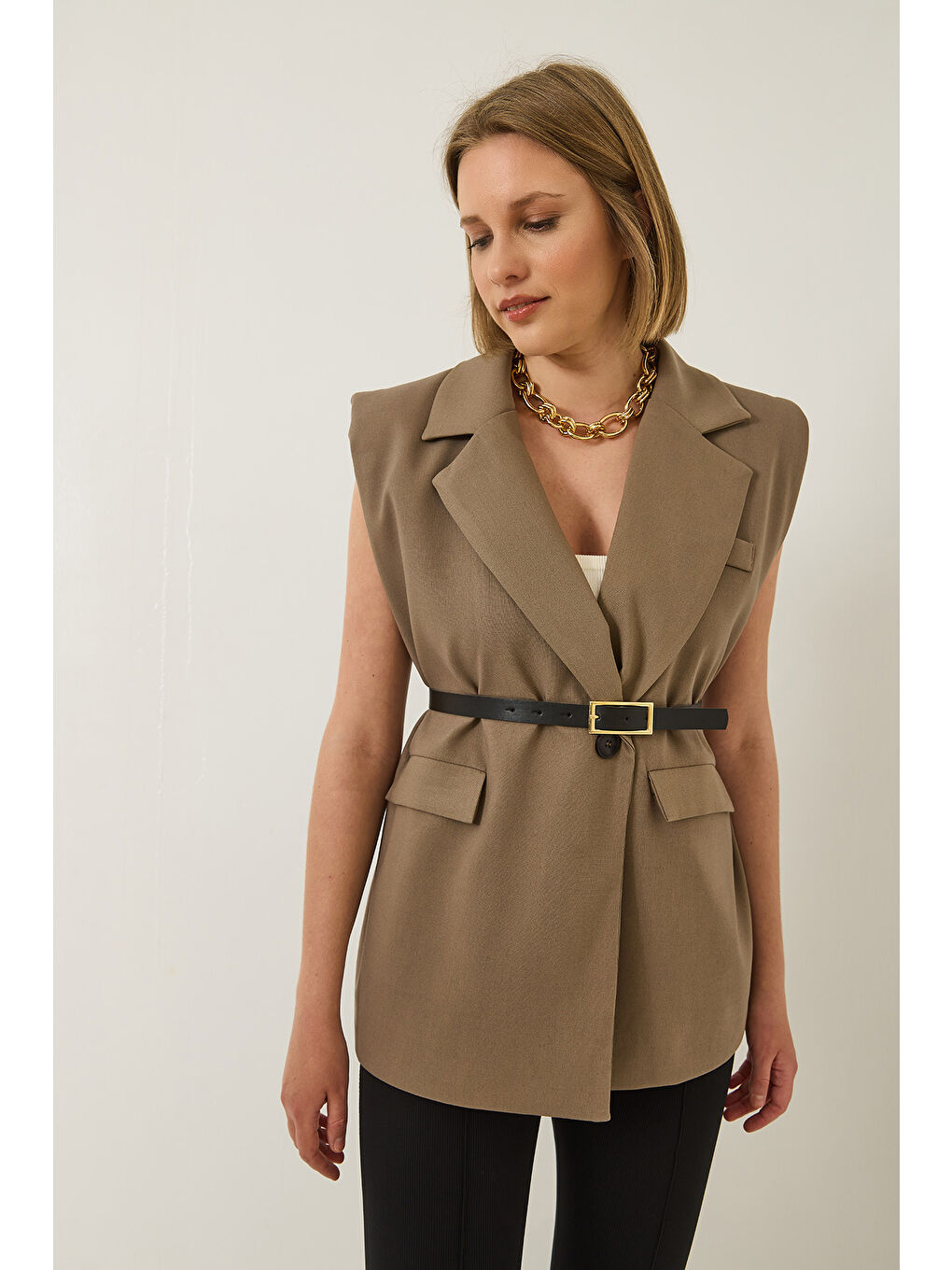 Bej Kadın Cep Detaylı Kemerli Vatkalı Oversize Astarlı Blazer Yelek-1
