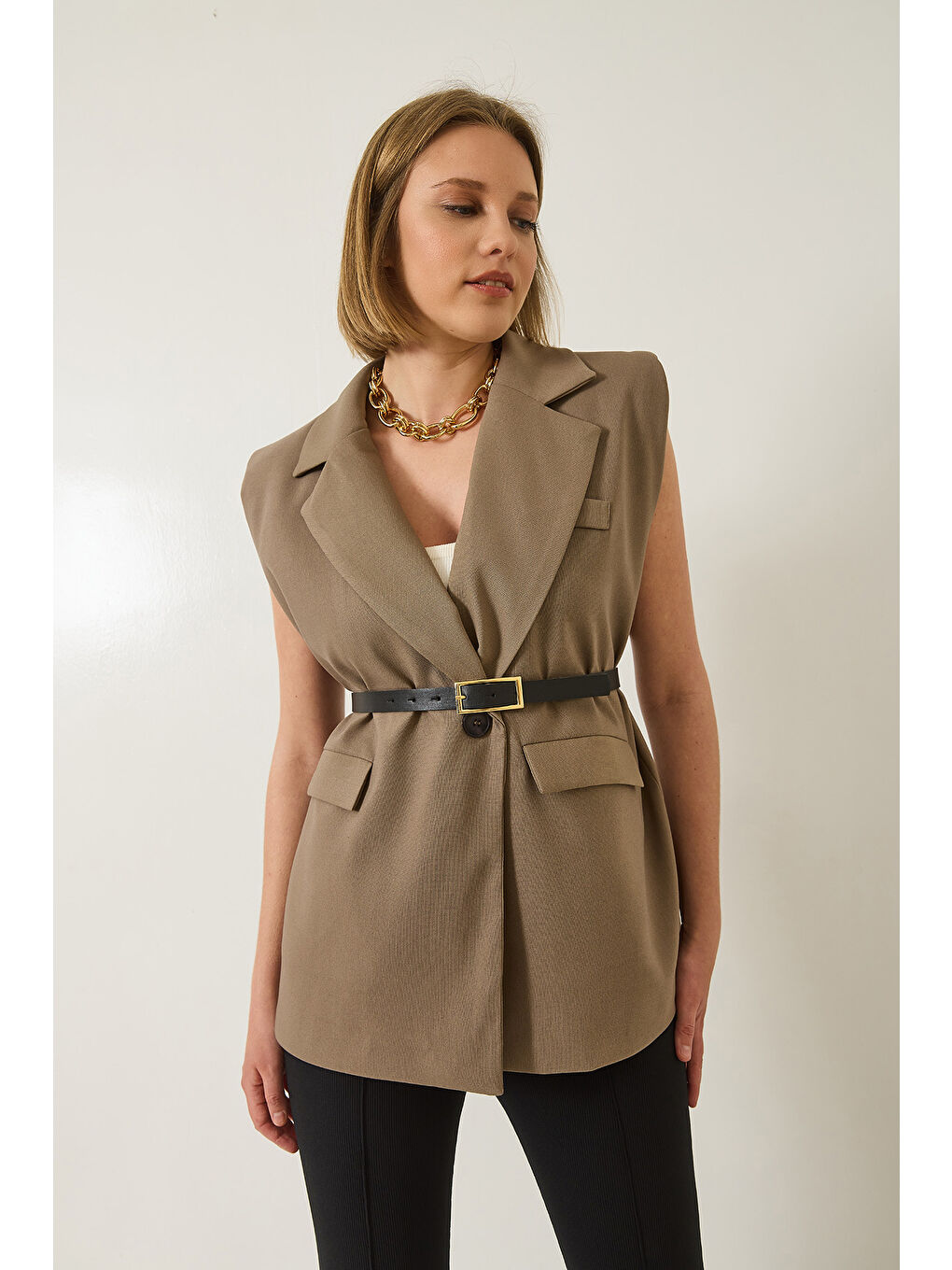 Bej Kadın Cep Detaylı Kemerli Vatkalı Oversize Astarlı Blazer Yelek-2