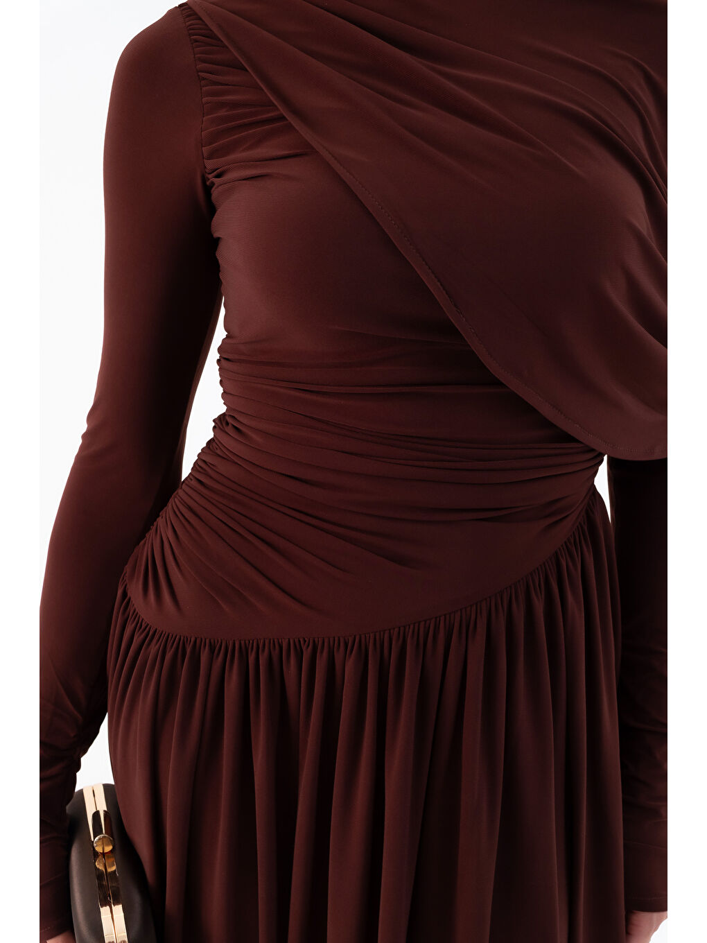Kadın Kahverengi Omuz Parçalı Çapraz Büzgülü Uzun Elbise-4