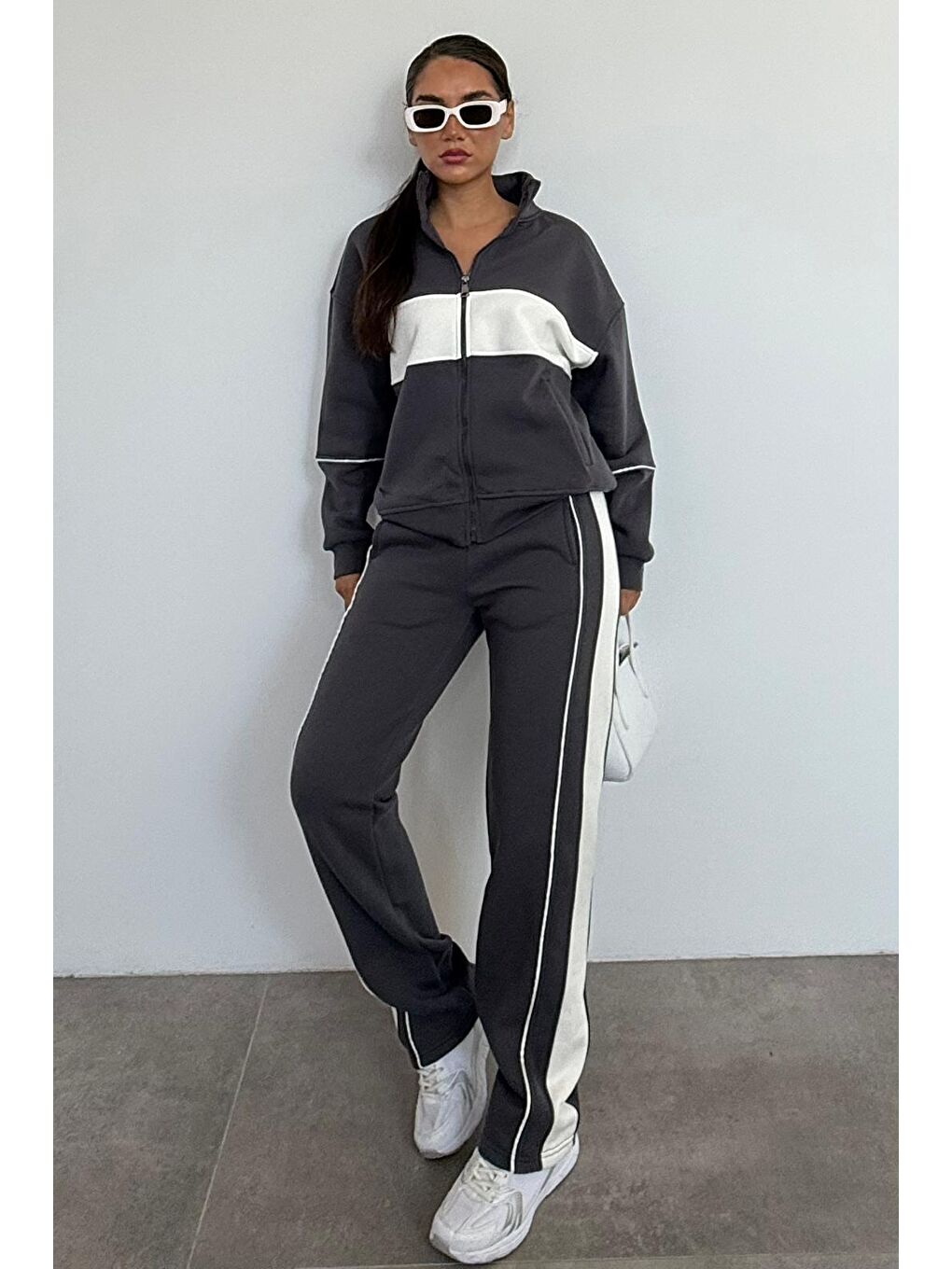 Gri Füme Dik Yaka Fermuarlı Şeritli Eşofman Takımı Mg2216