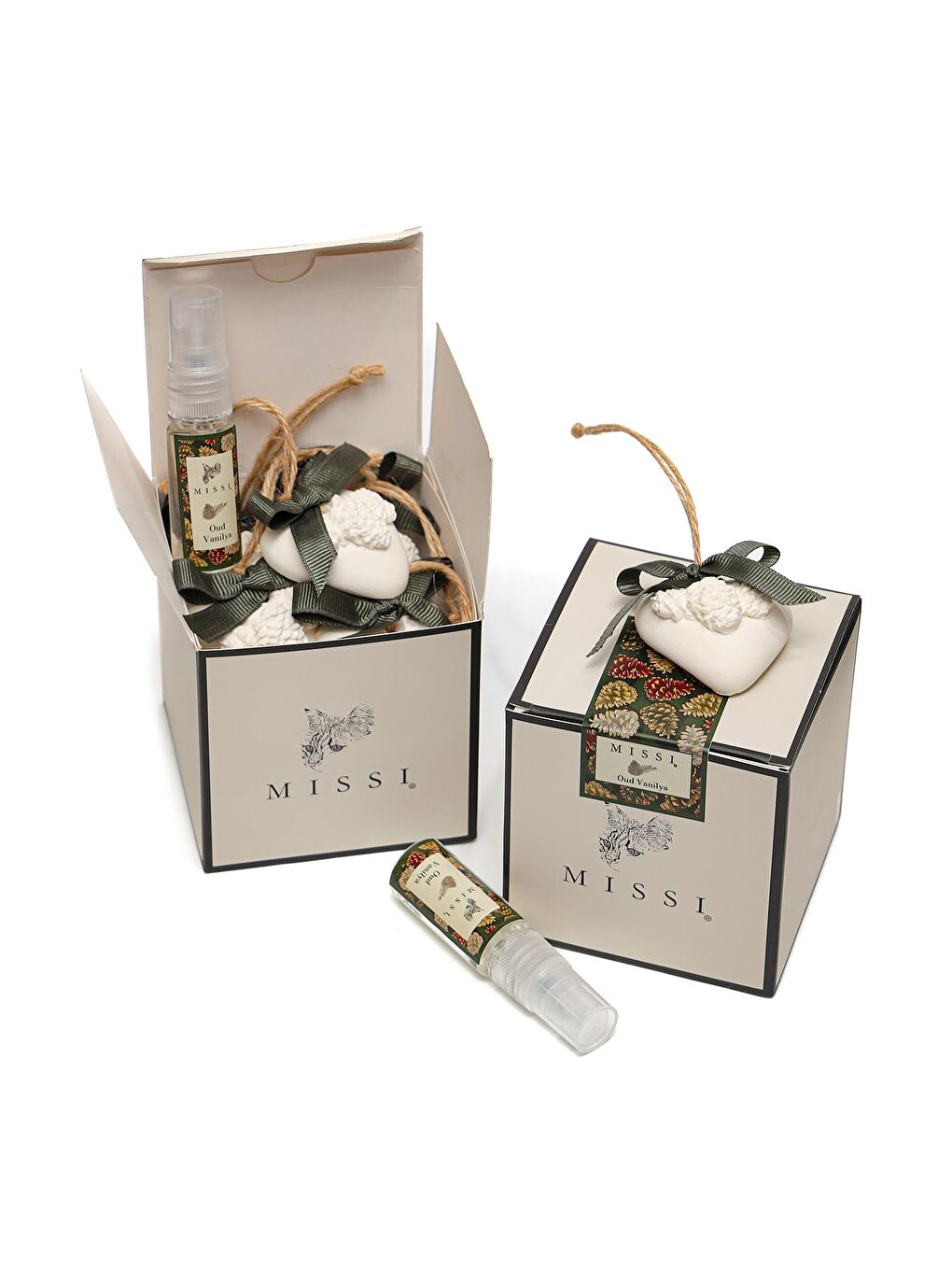 Ekru Yılbaşı Kozalaklı Kalp Oud Vanilya Aroma Harmony Set (6 adet)