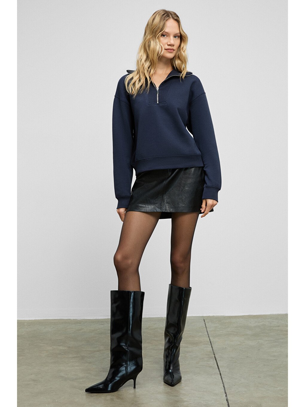Endora Kadın Yumuşak Polarlı Kumaşlı Yakası Fermuarlı Regular Lacivert Sweatshirt-2