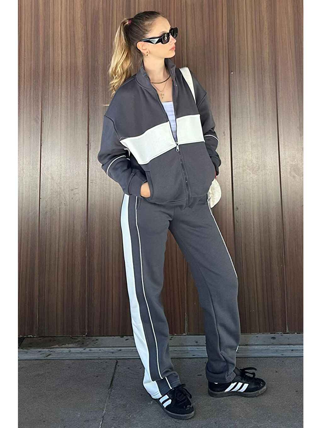 Gri Füme Dik Yaka Fermuarlı Şeritli Eşofman Takımı Mg2216-3