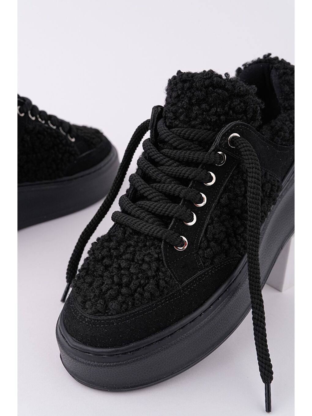 Siyah FLEECY Kalın Taban Bağcıklı Pelüş Detaylı Kadın Kışlık Sneaker Spor Ayakkabı-1