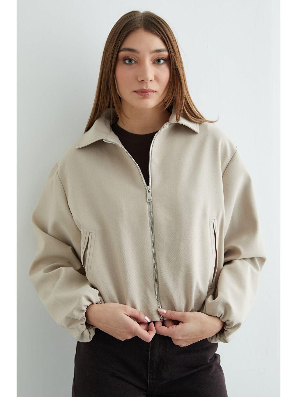 Bej Fermuarlı Polo Yaka Crop Bomber Ceket