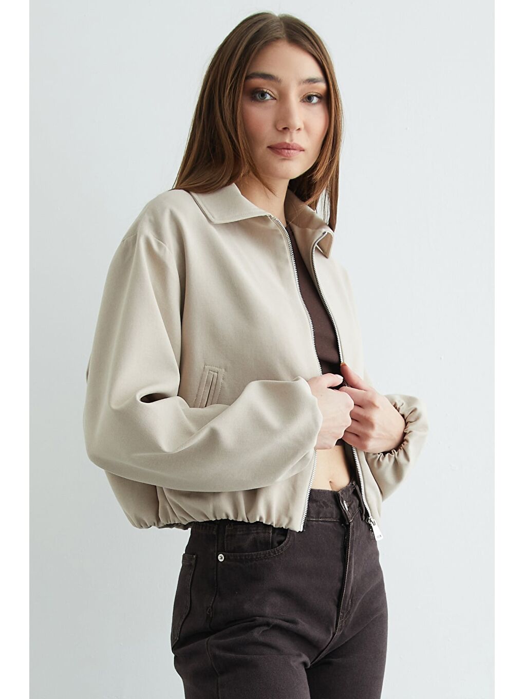 Bej Fermuarlı Polo Yaka Crop Bomber Ceket-1