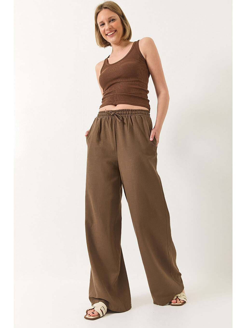 Kahverengi Kadın Beli Lastikli Bağlama Detaylı Cepli Keten Geniş Jogger Pantolon