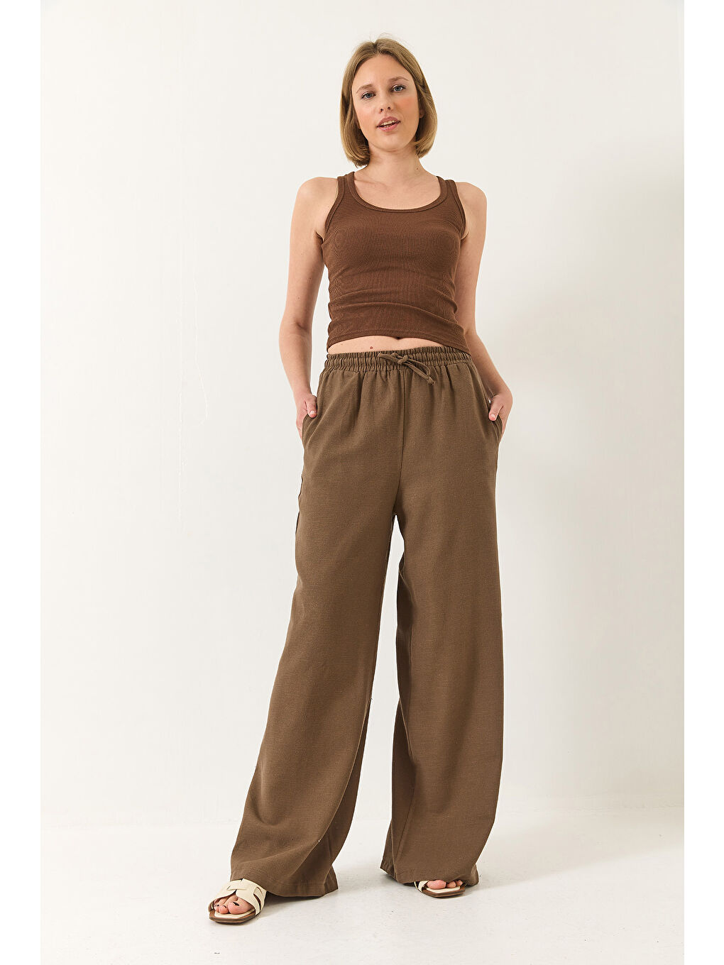 Kahverengi Kadın Beli Lastikli Bağlama Detaylı Cepli Keten Geniş Jogger Pantolon-2