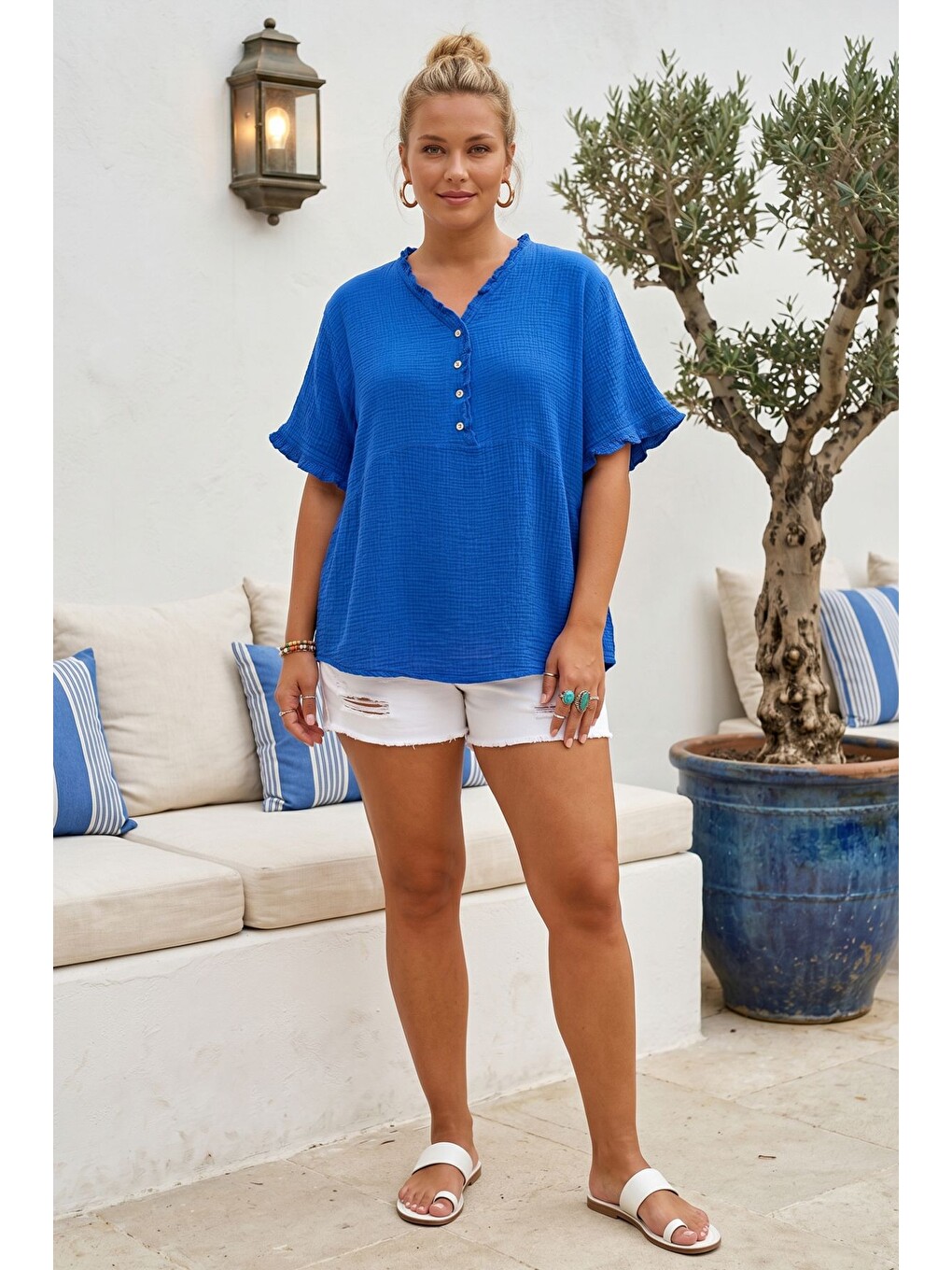 Saks Mavisi V Yaka Kısa Kol Düğmeli Yaka Ve Kolucu Fırfırlı Casual Müslin Oversize Dokuma Bluz 77 70-2