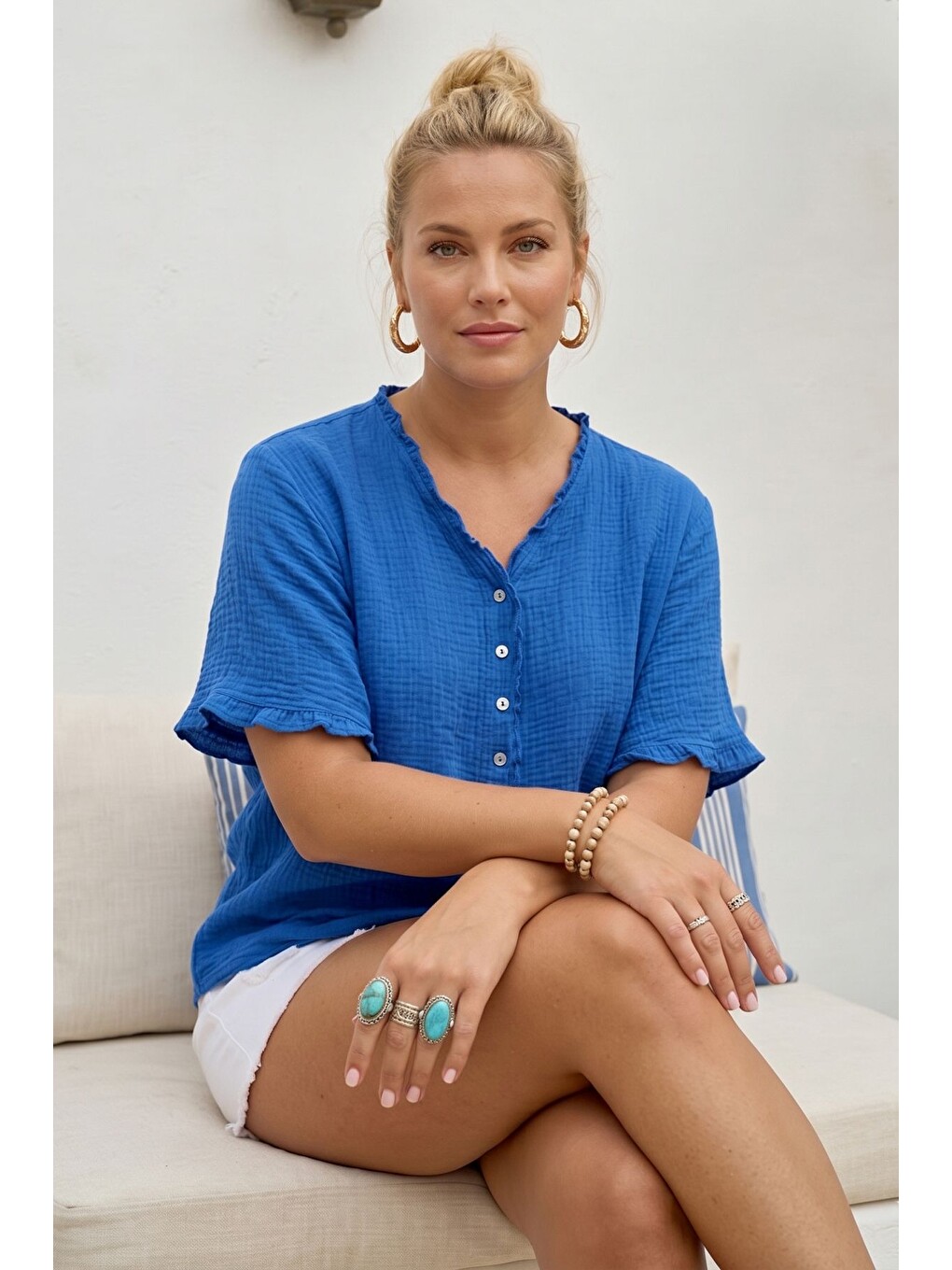 Saks Mavisi V Yaka Kısa Kol Düğmeli Yaka Ve Kolucu Fırfırlı Casual Müslin Oversize Dokuma Bluz 77 70-4