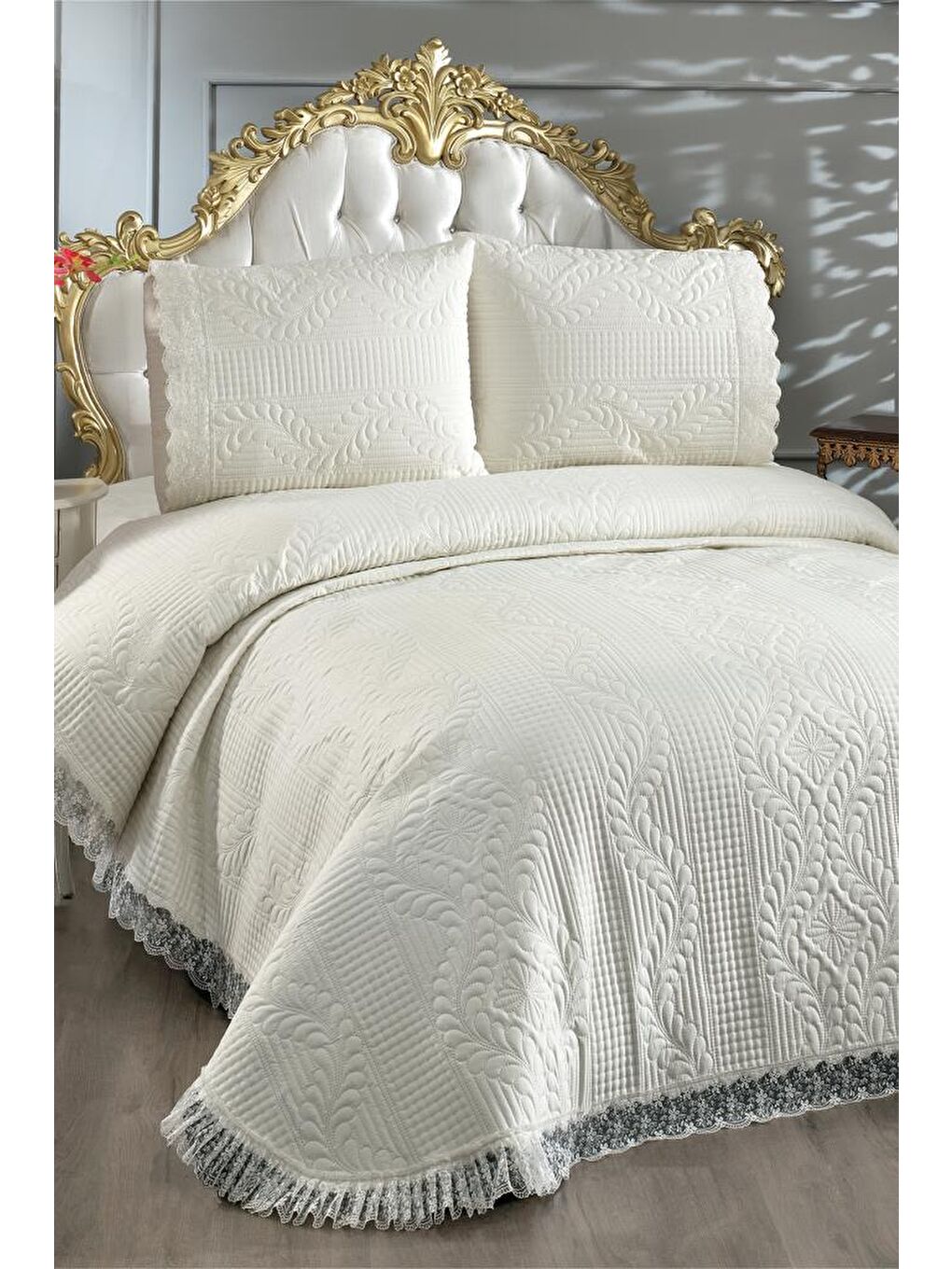 Ekru Limena Dantelli Kapitoneli Ultrasonik Çift Kişilik Yatak Örtüsü Krem